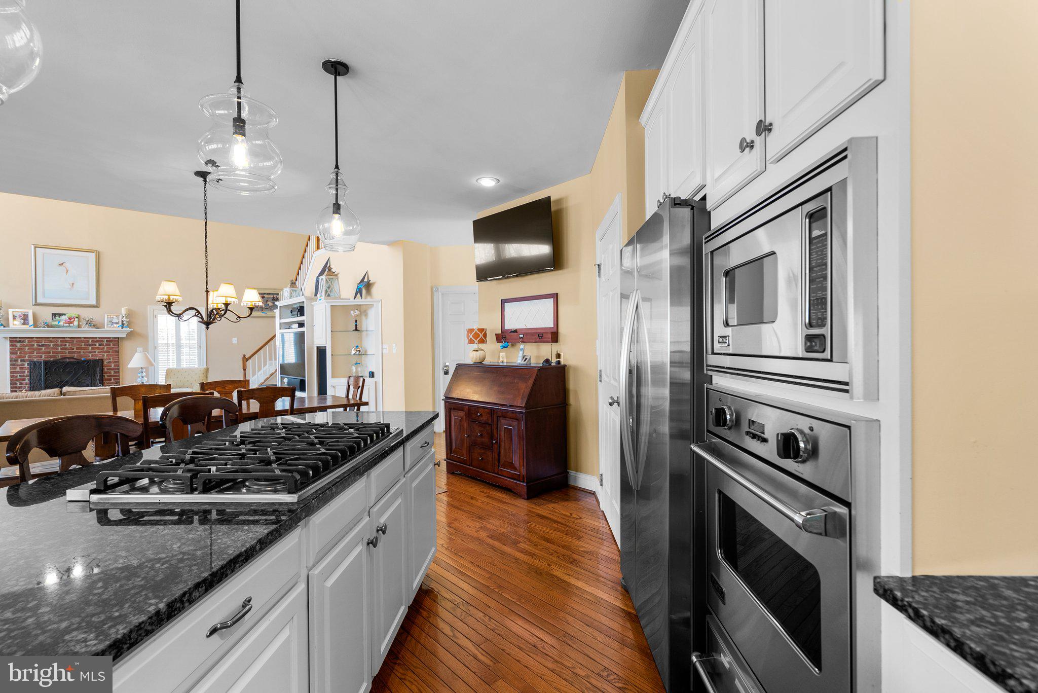 OAKTON CHASE - Residential