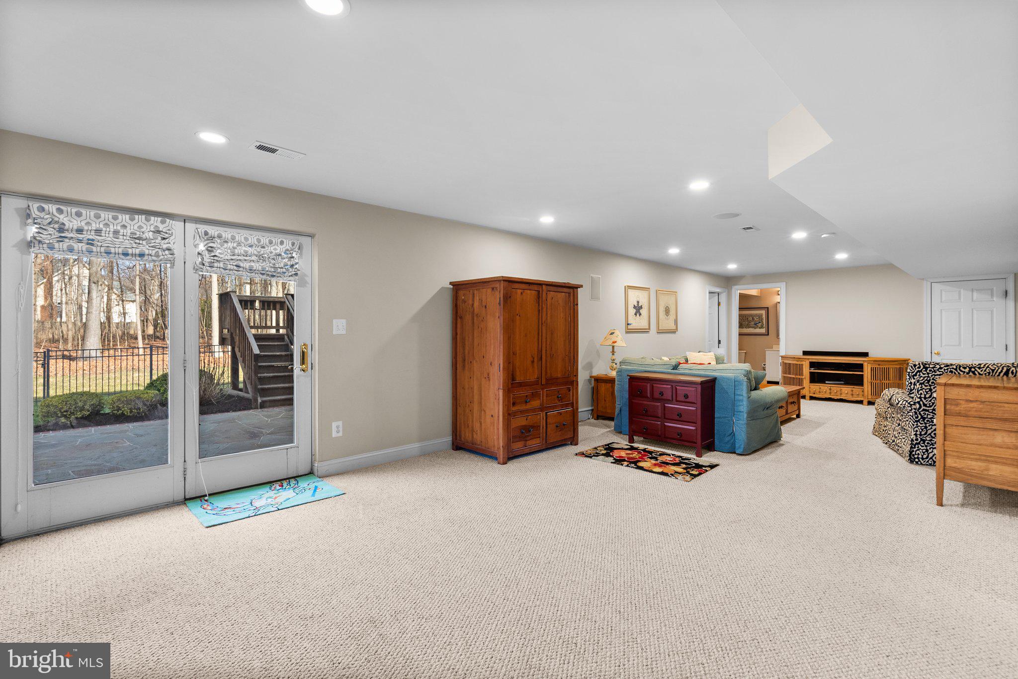 OAKTON CHASE - Residential