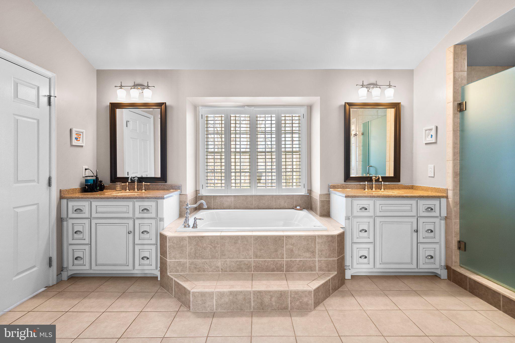 OAKTON CHASE - Residential