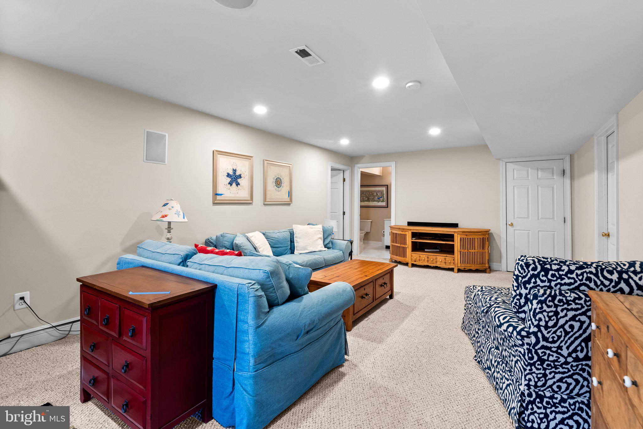 OAKTON CHASE - Residential