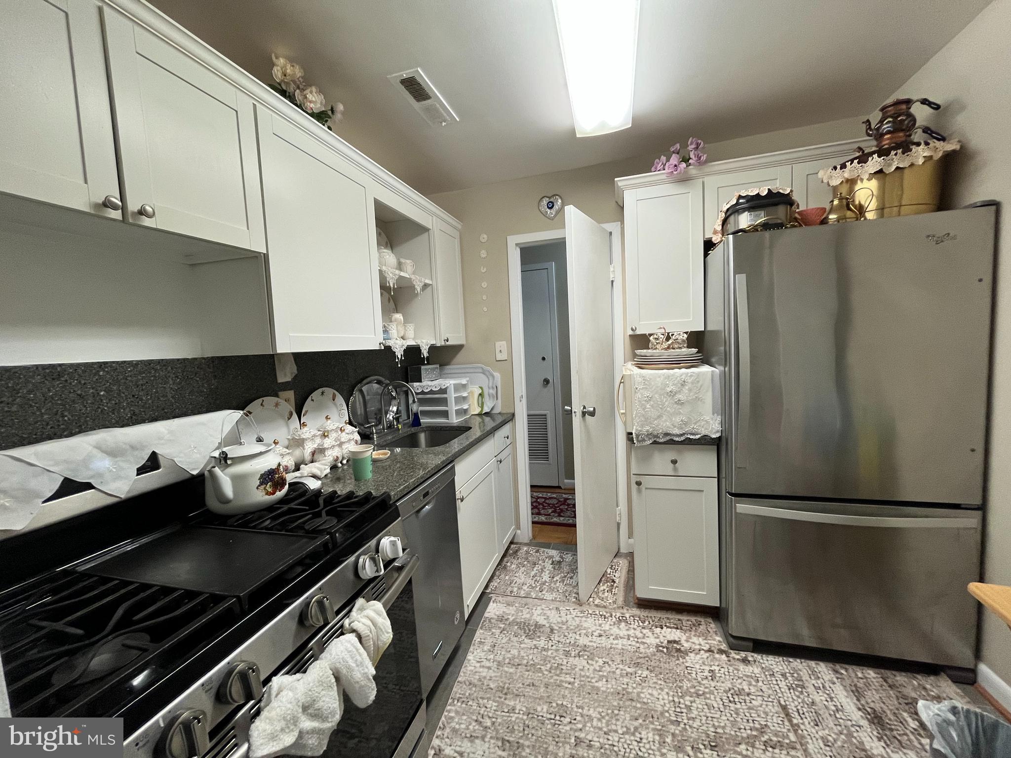 WOODLAKE TOWERS - Residential Lease