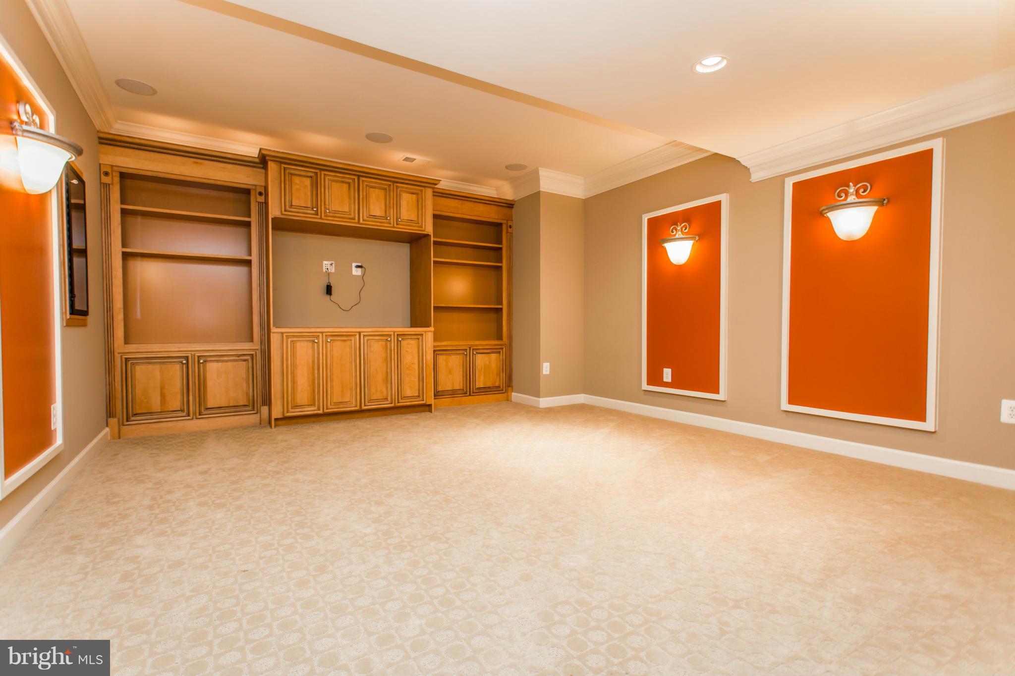 WHITEHALL - Residential