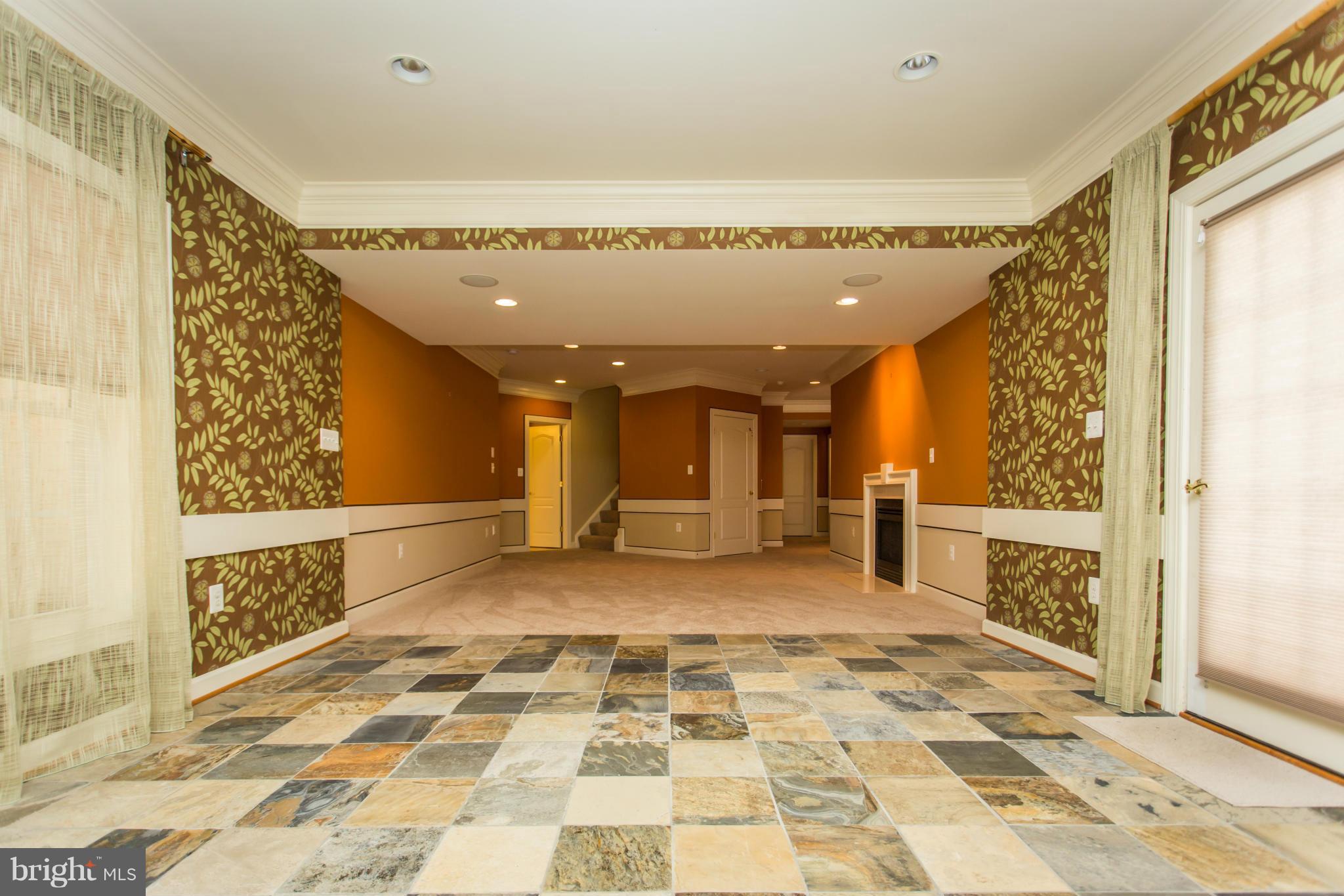 WHITEHALL - Residential