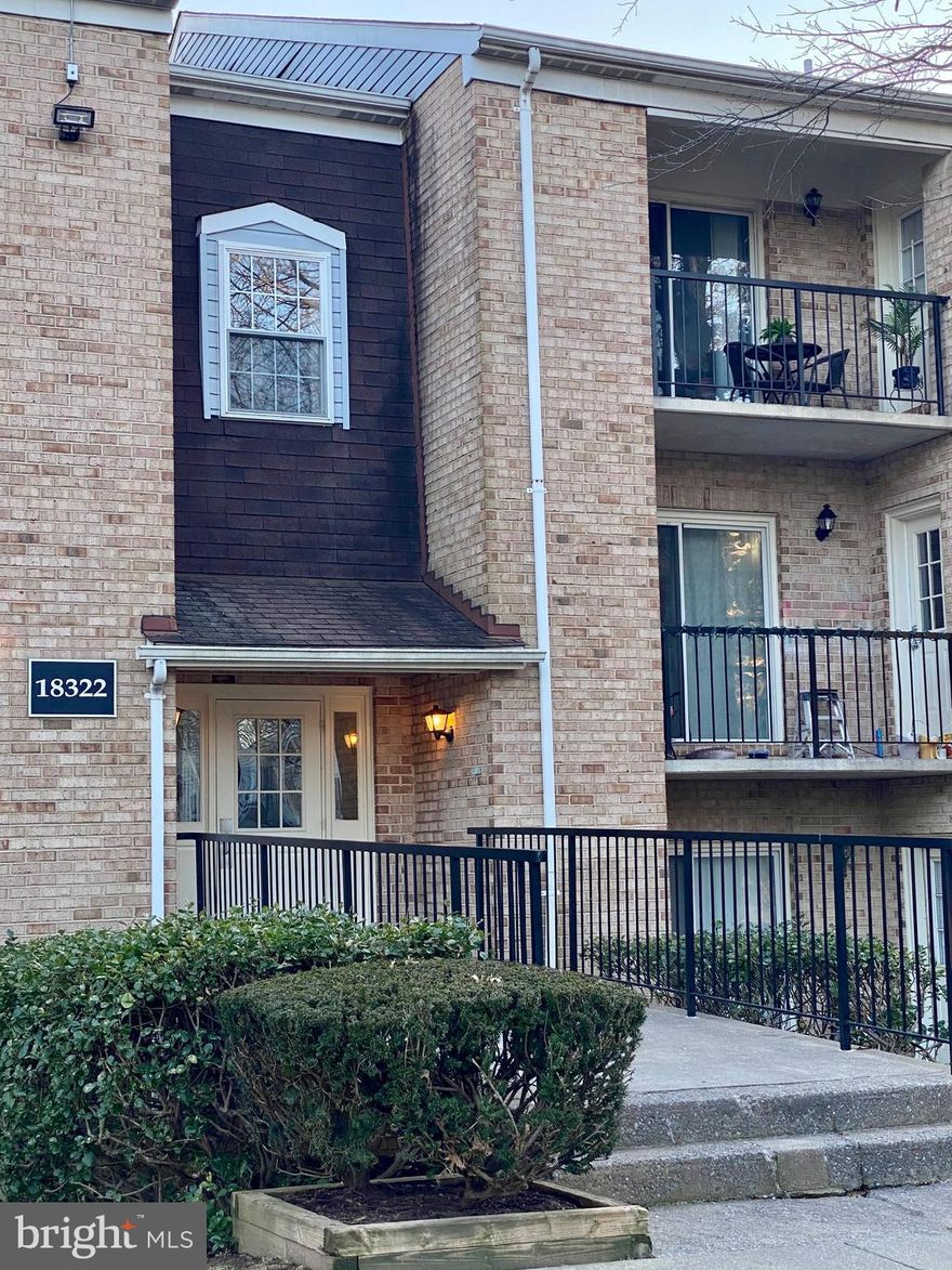 Spacious, freshly painted 3 Bedroom, 2 Full bath condo. Plenty of storage space, large walk-in closet in master bedroom. Large balcony overlooking open space. Washer and dryer in unit. Great location near shopping, restaurants, public transportation and recreational parks. Enjoy Flower Hill's exciting amenities, swimming pools, tennis courts, basket ball, tot-lots, picnic area and walking/jogging paths.