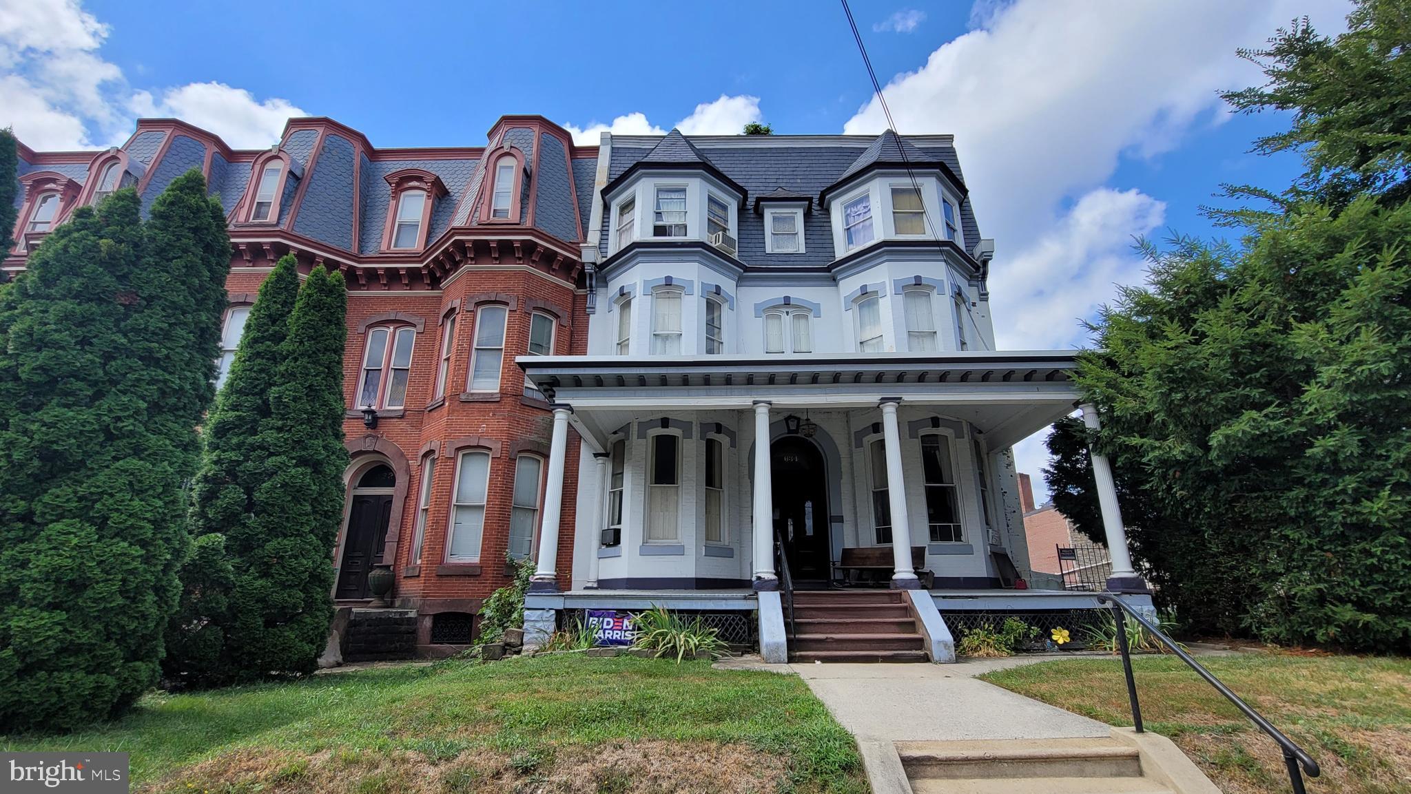 Spacious 1st floor studio apartment located in the Centre Park Historic district in an 1870's converted mansion. All utilities are included. Pay rent and that's it!