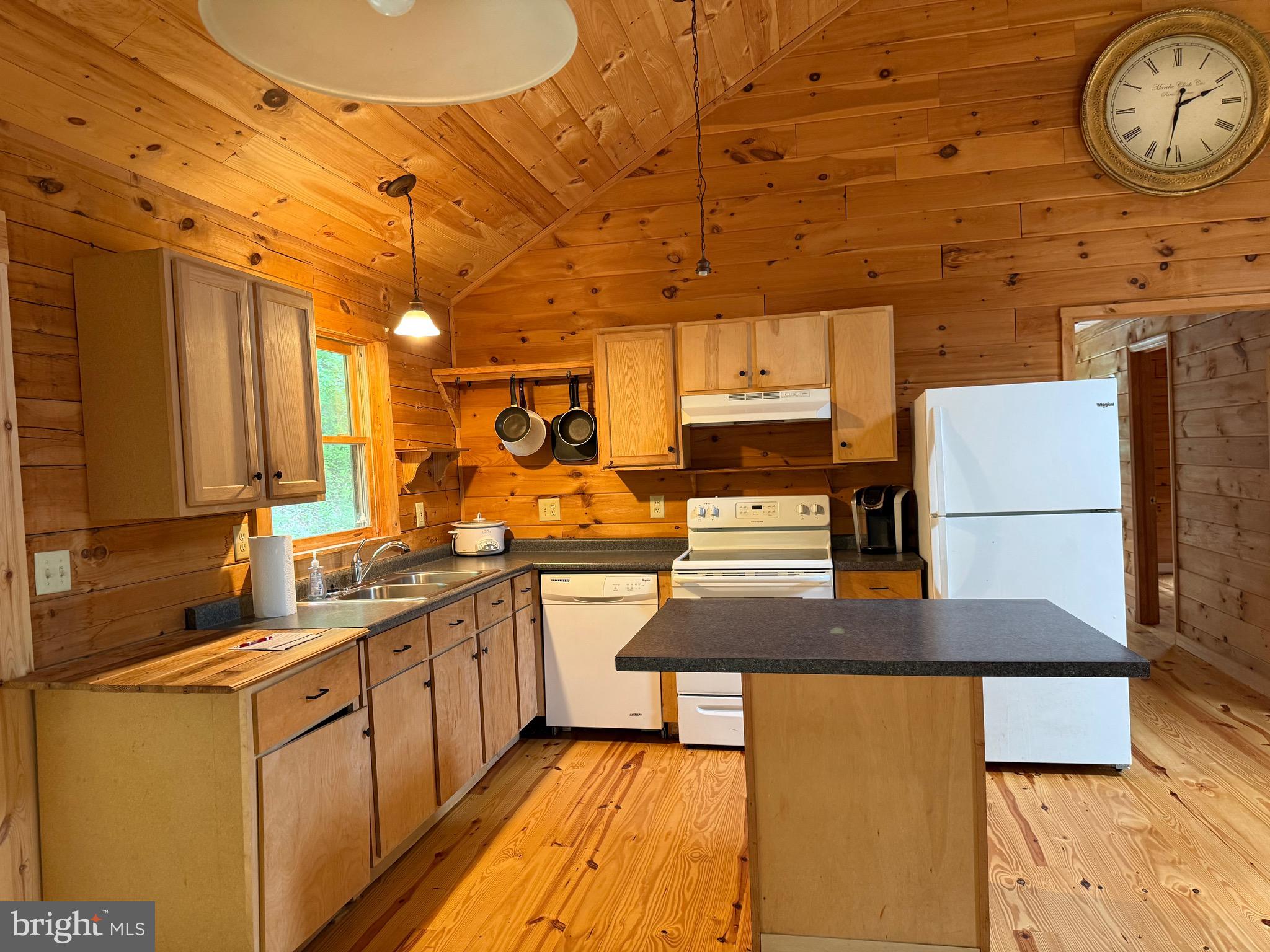 HIGH POINT - Residential Lease