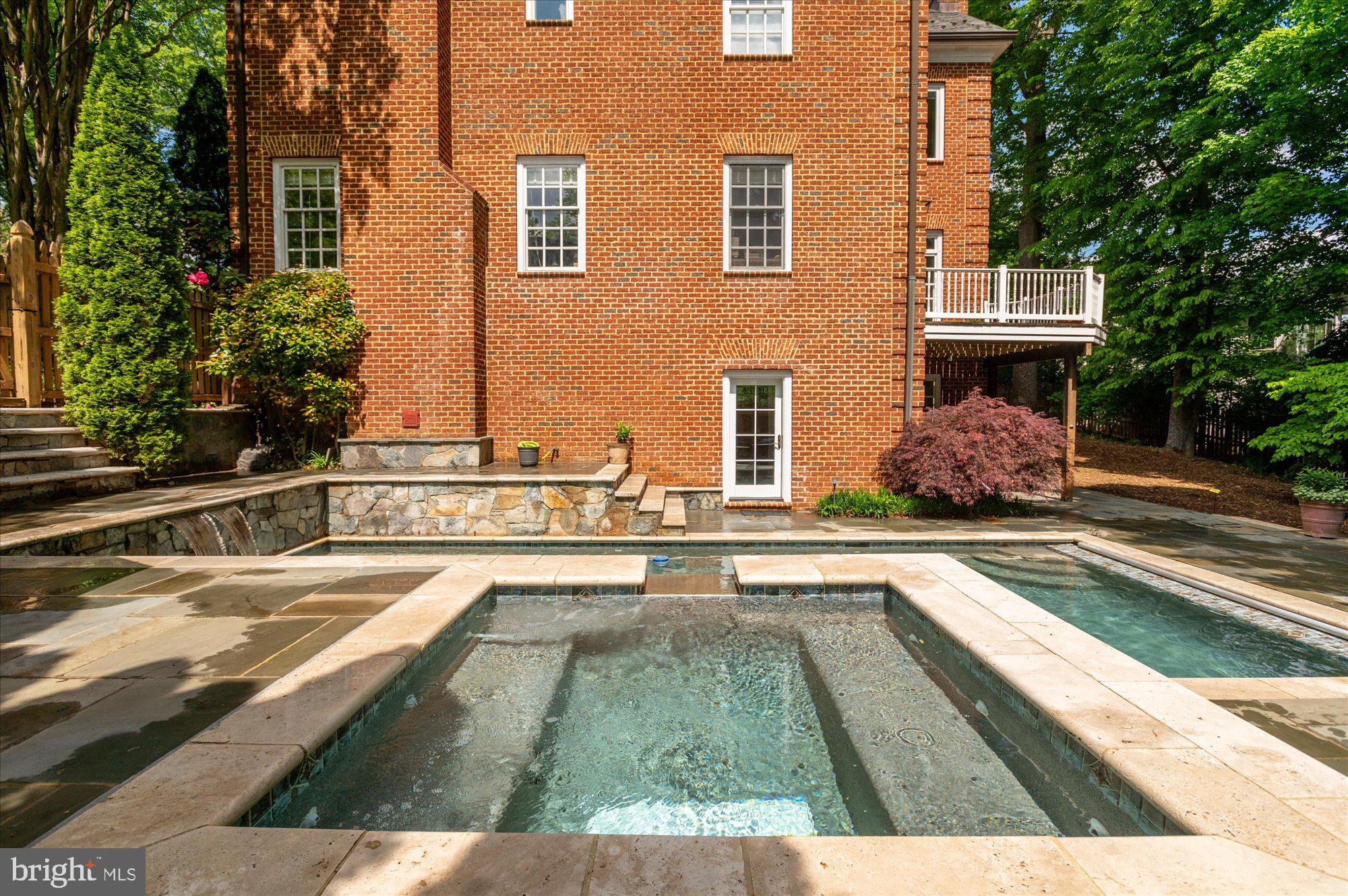 ARLINGWOOD - Residential