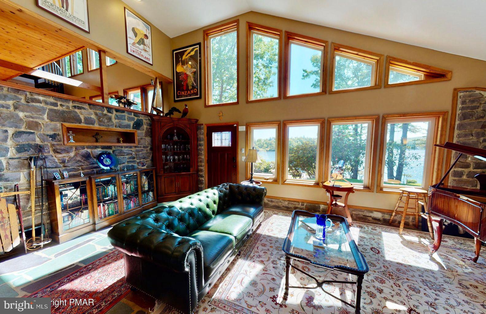 SPLIT ROCK - Residential