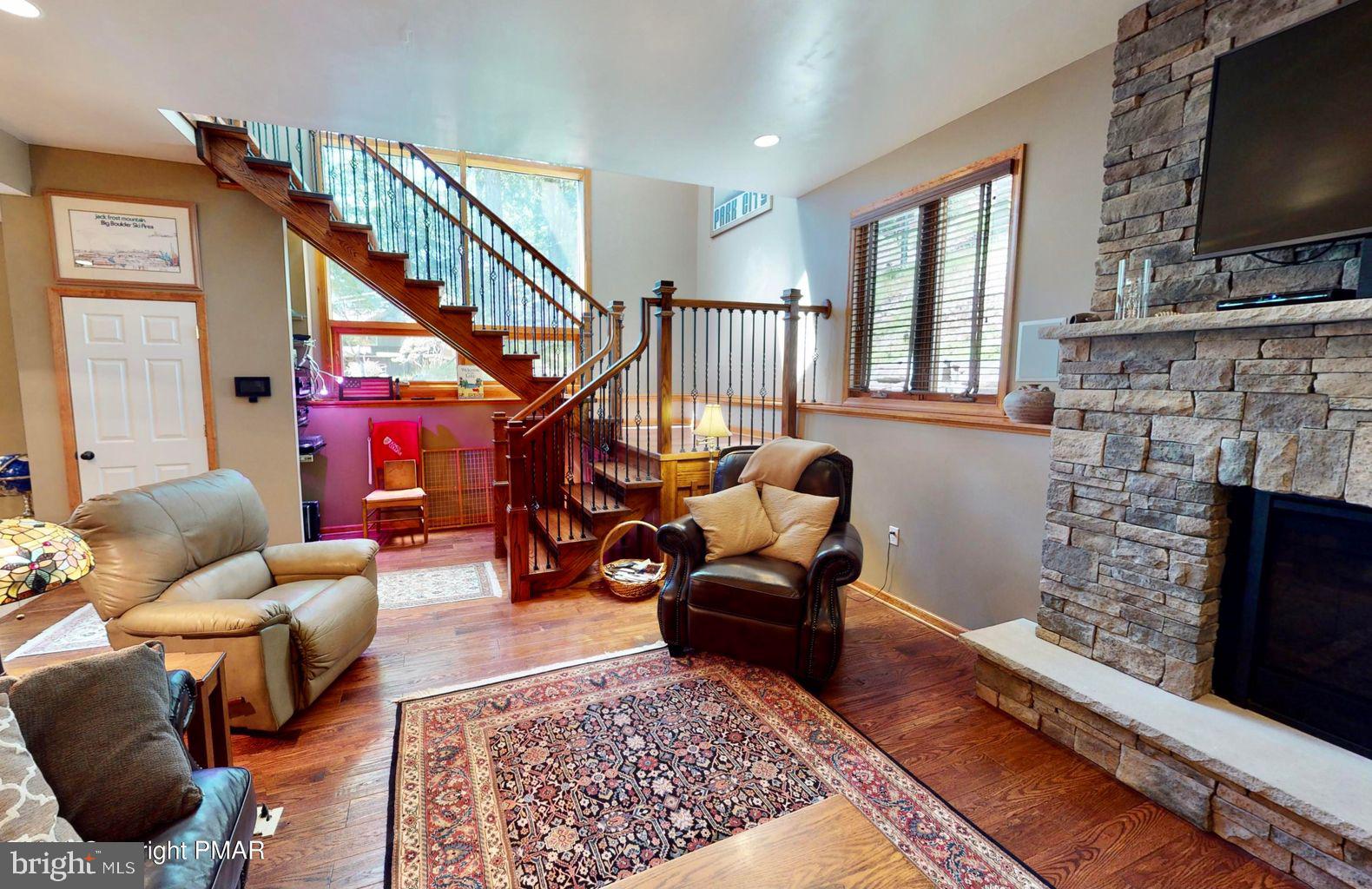 SPLIT ROCK - Residential