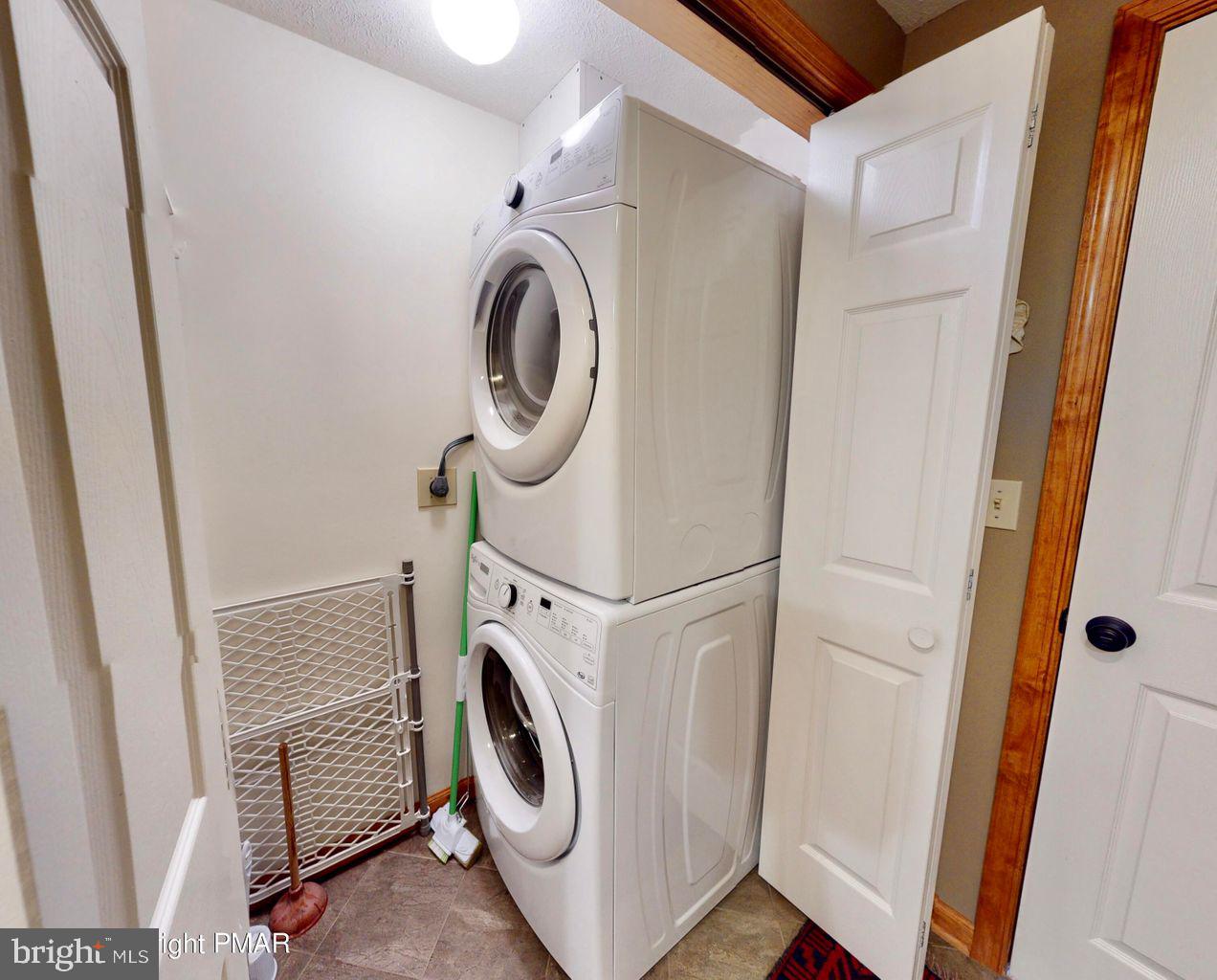 SPLIT ROCK - Residential