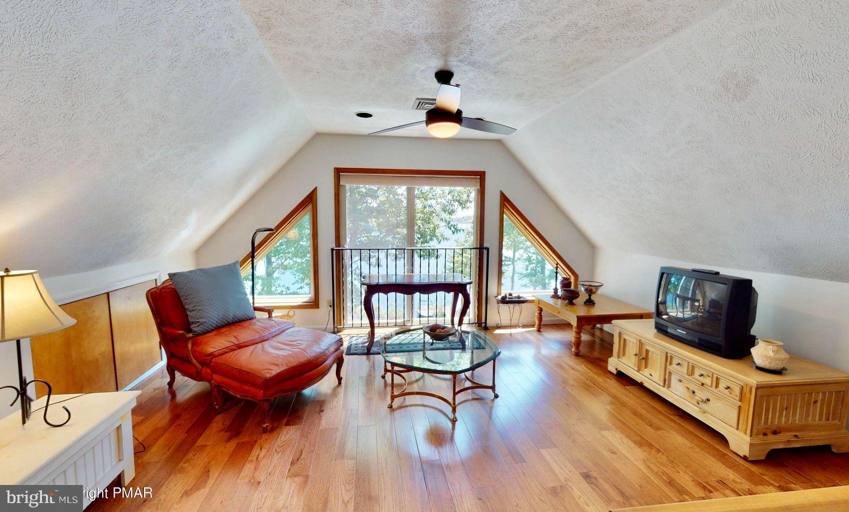 SPLIT ROCK - Residential