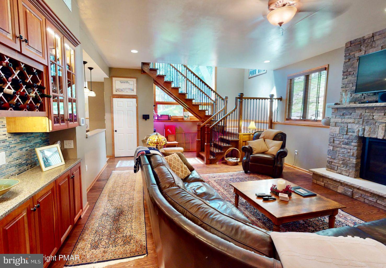 SPLIT ROCK - Residential