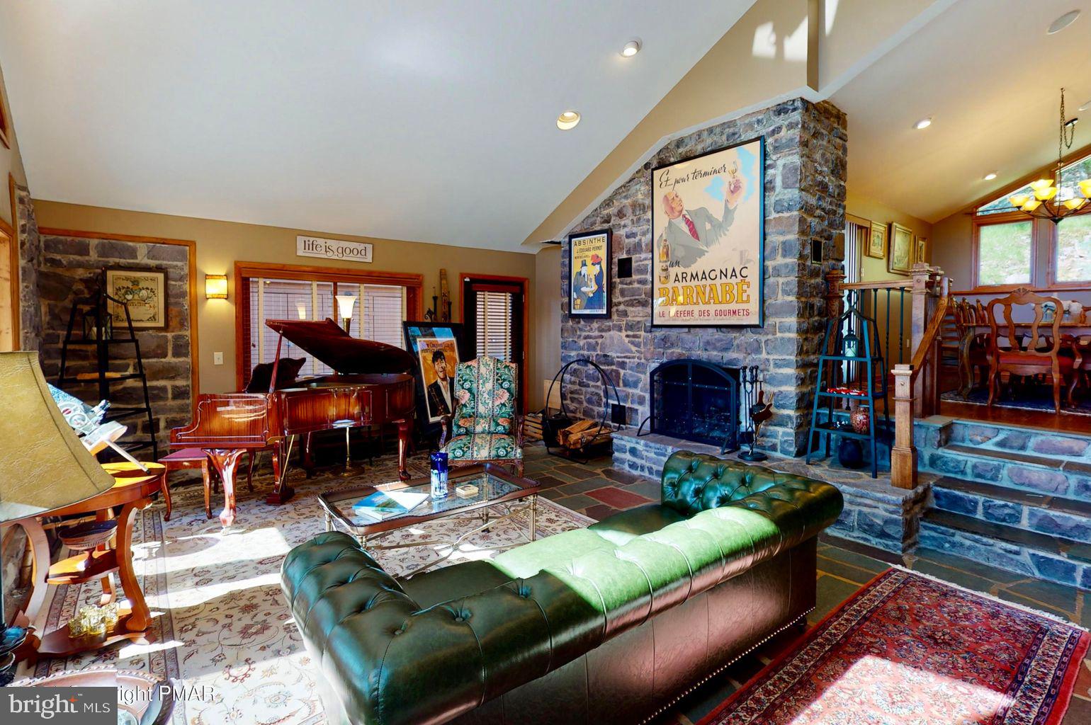 SPLIT ROCK - Residential