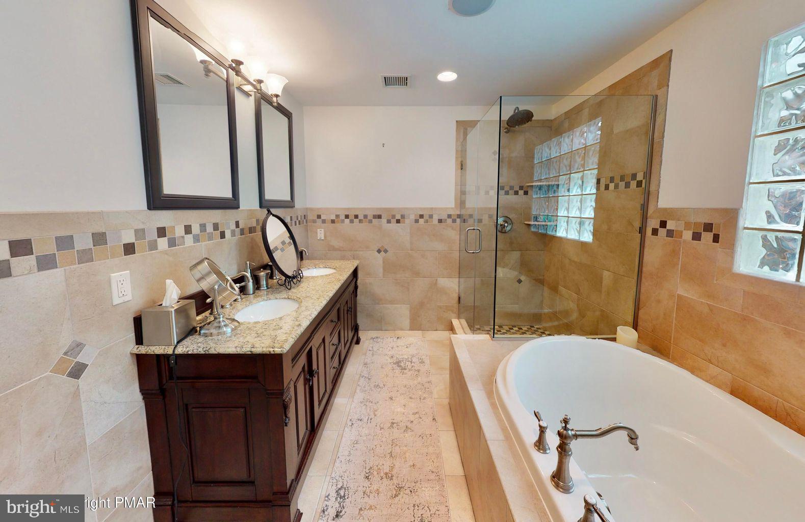 SPLIT ROCK - Residential