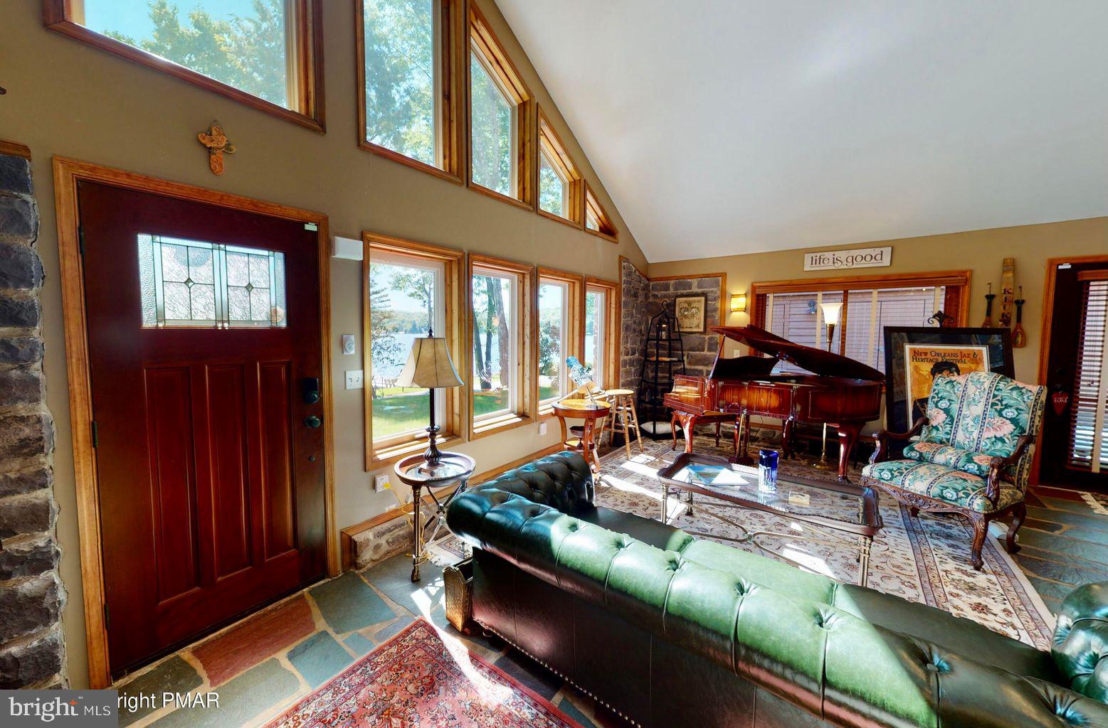 SPLIT ROCK - Residential