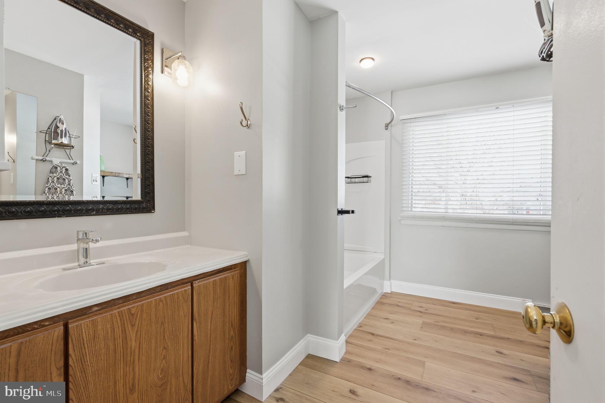 SWAN POINTE - Residential