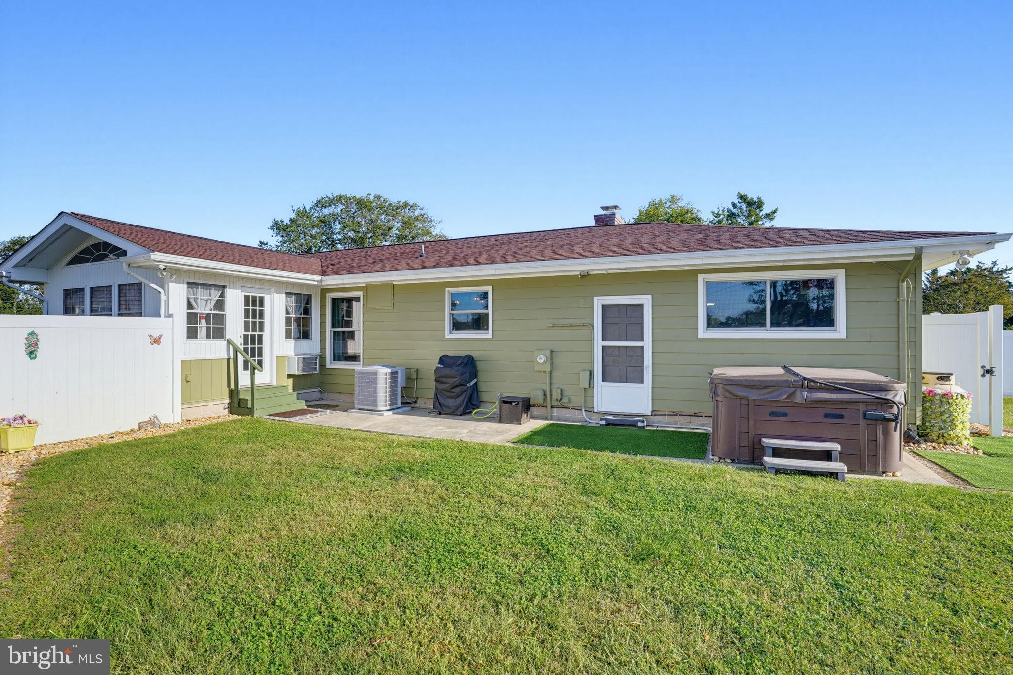 18204 HOLLY LANE