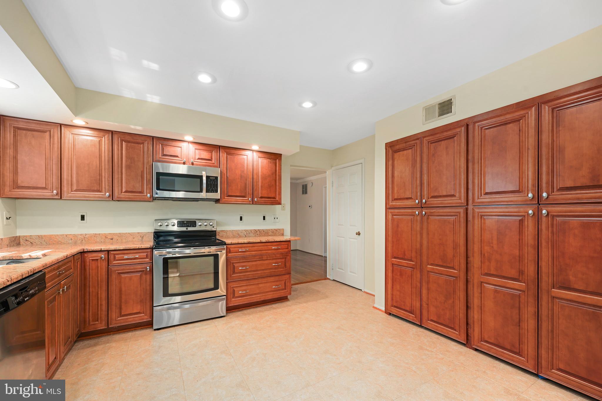 BURKE CENTRE - Residential