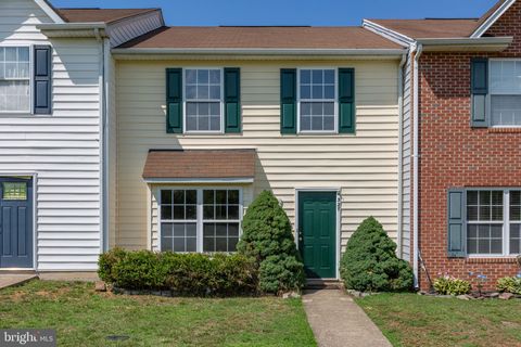 Townhouse For Sale - 327 Ellery Court<br/> FREDERICKSBURG, VA 22408