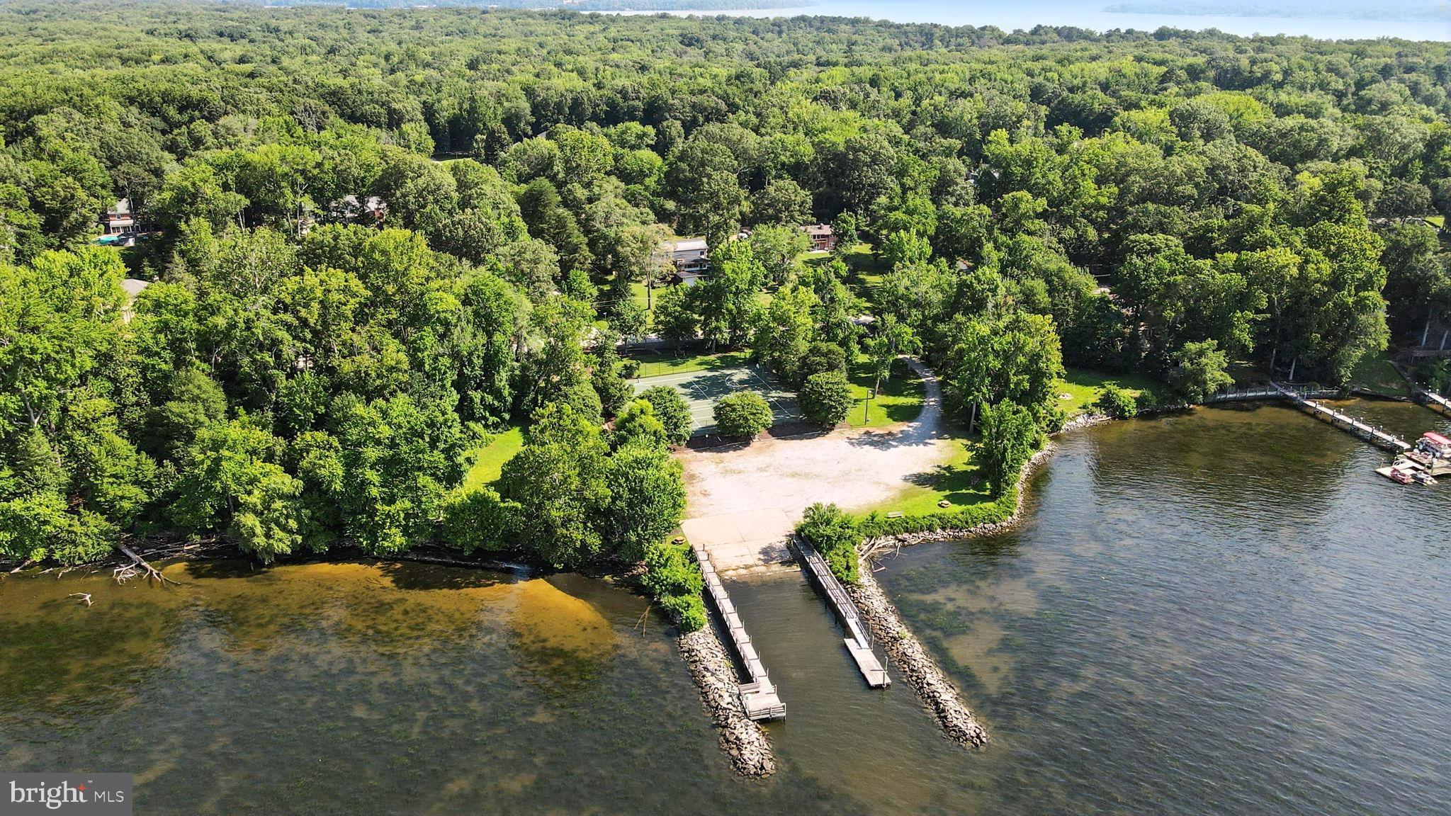 HALLOWING POINT RIVER ESTATES - Residential