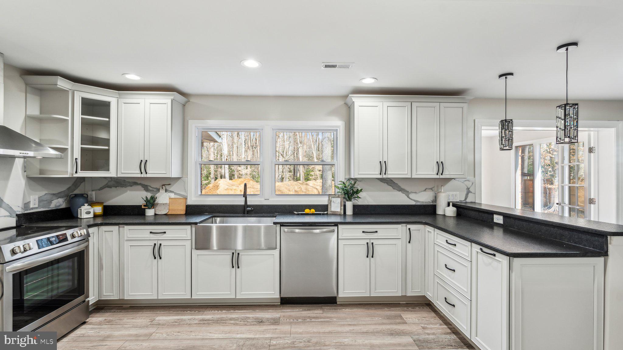 HALLOWING POINT RIVER ESTATES - Residential