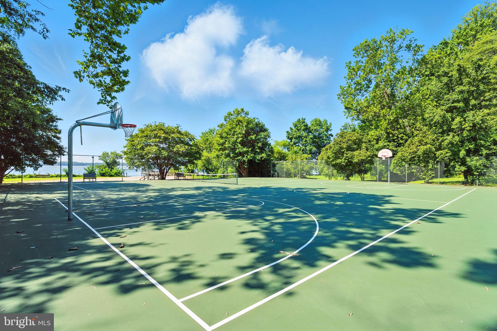 HALLOWING POINT RIVER ESTATES - Residential