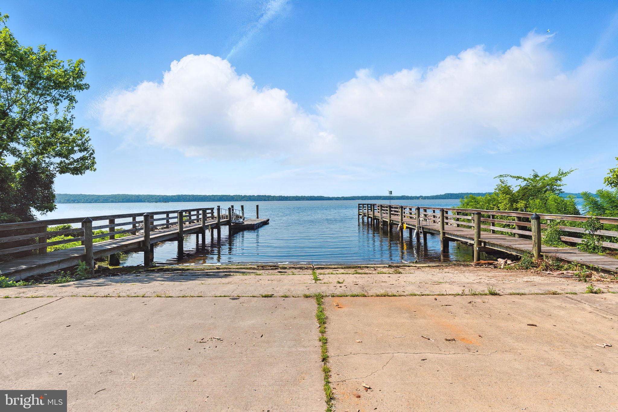 HALLOWING POINT RIVER ESTATES - Residential