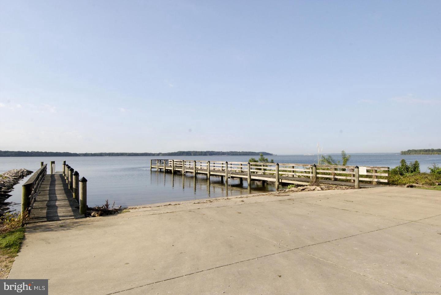 HALLOWING POINT RIVER ESTATES - Residential