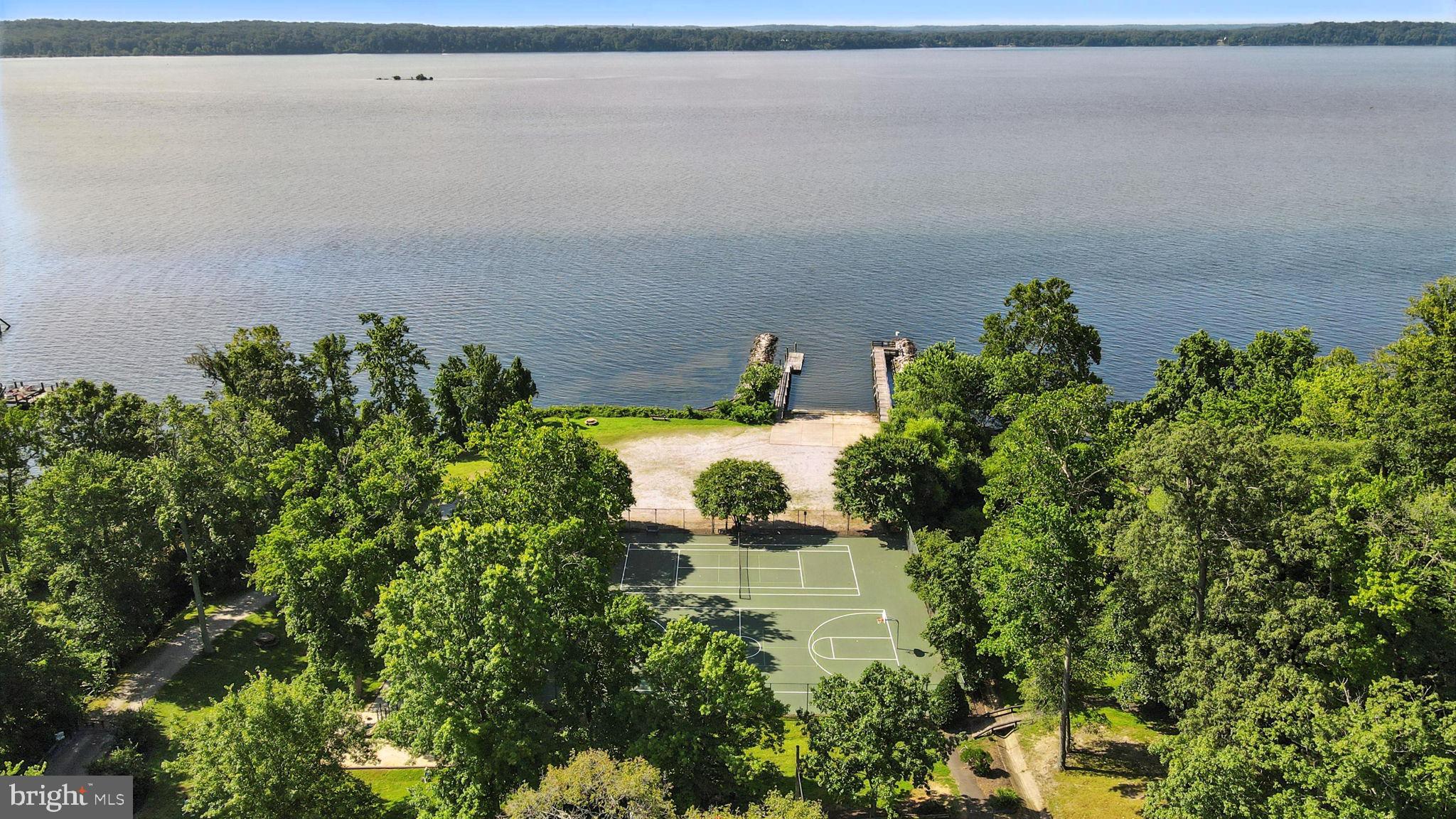 HALLOWING POINT RIVER ESTATES - Residential