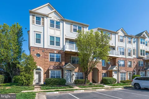 1735 W Braddock Place Unit 301, Alexandria, VA MLS: VAAX2044012