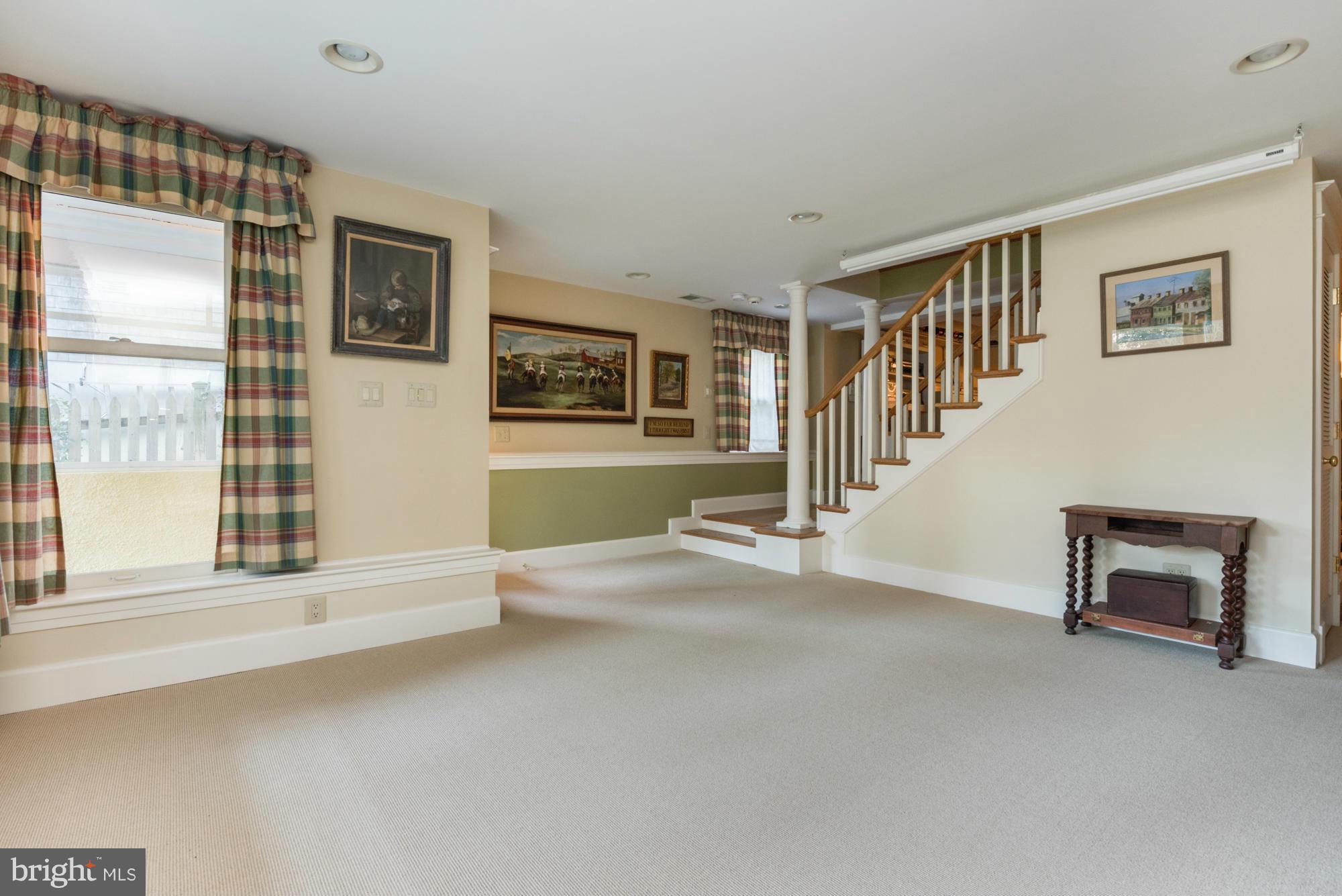 MURRAY HILL - Residential