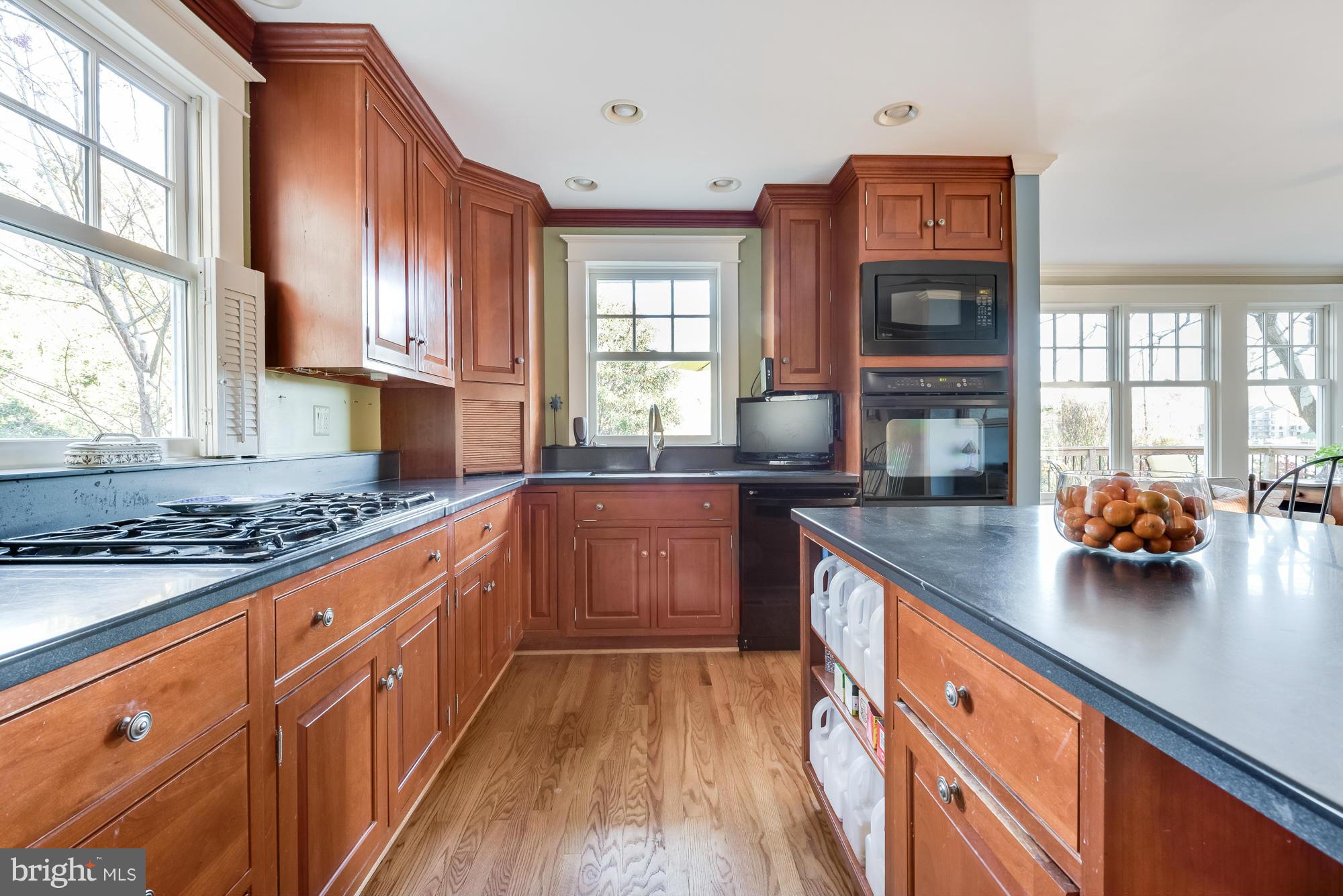 MURRAY HILL - Residential