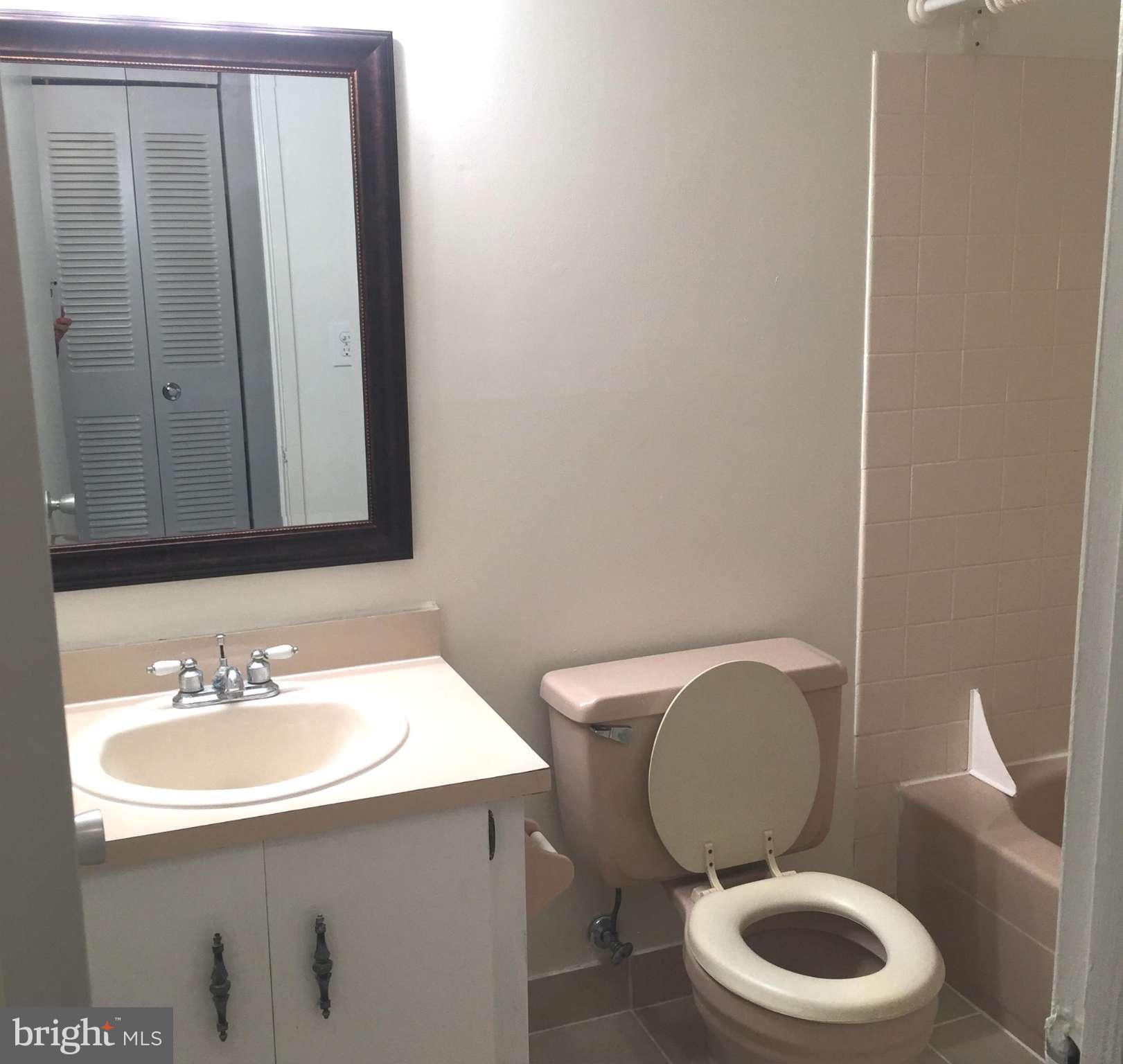 HERITAGE COURT - Residential Lease