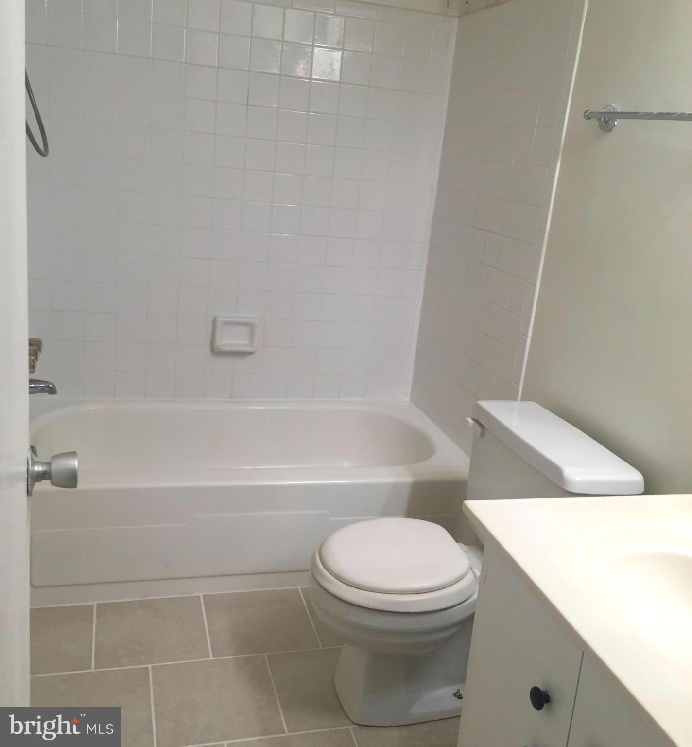 HERITAGE COURT - Residential Lease