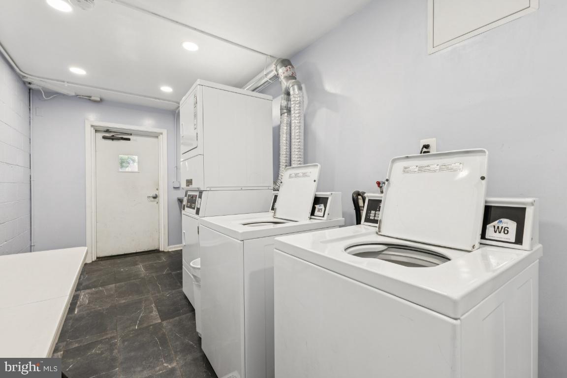 HUNTINGTON WALK - Residential Lease