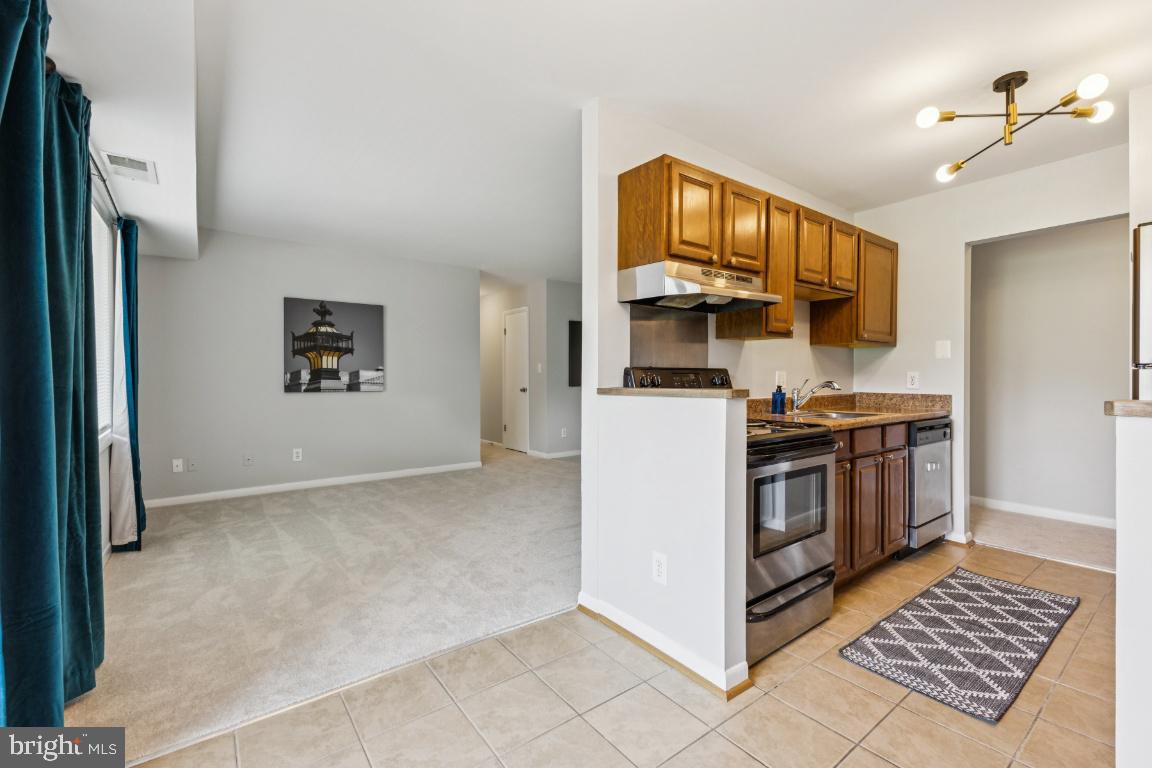 HUNTINGTON WALK - Residential Lease