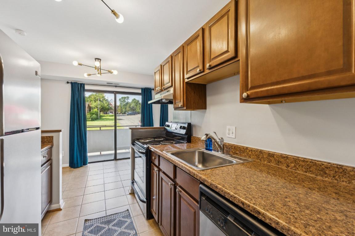 HUNTINGTON WALK - Residential Lease