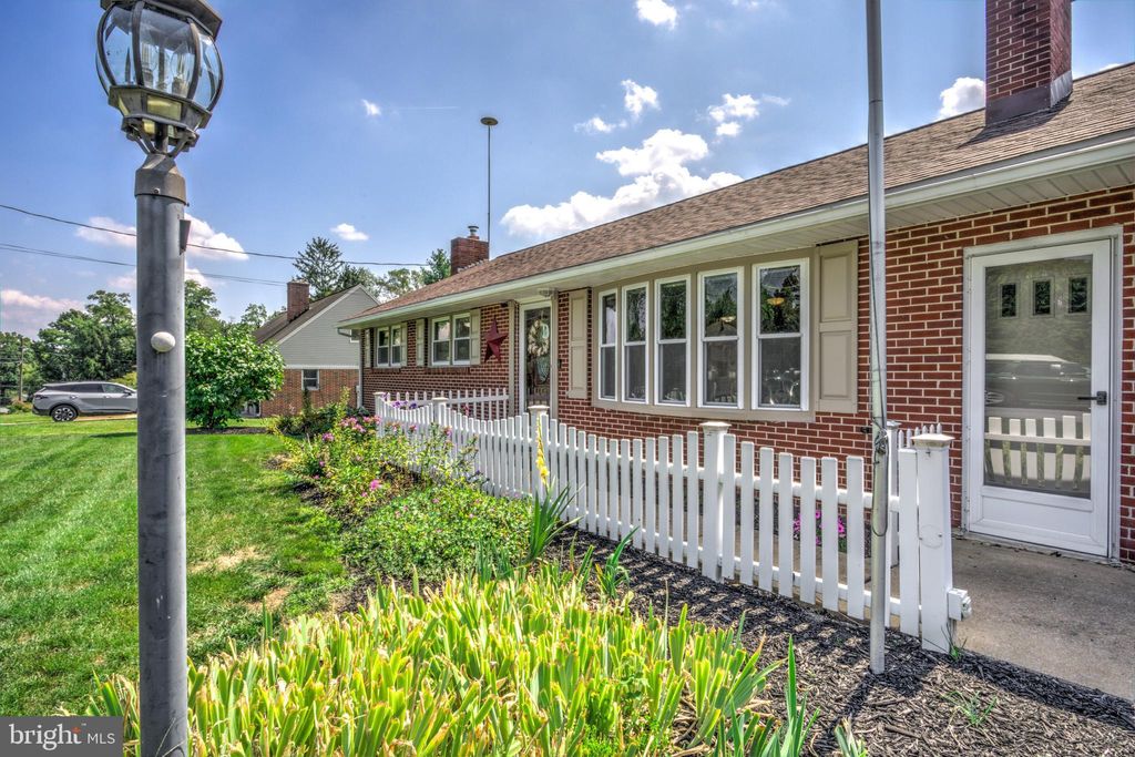 Photo of 128 Mayfield Drive, Lititz, PA 17543 (MLS # PALA2058824)