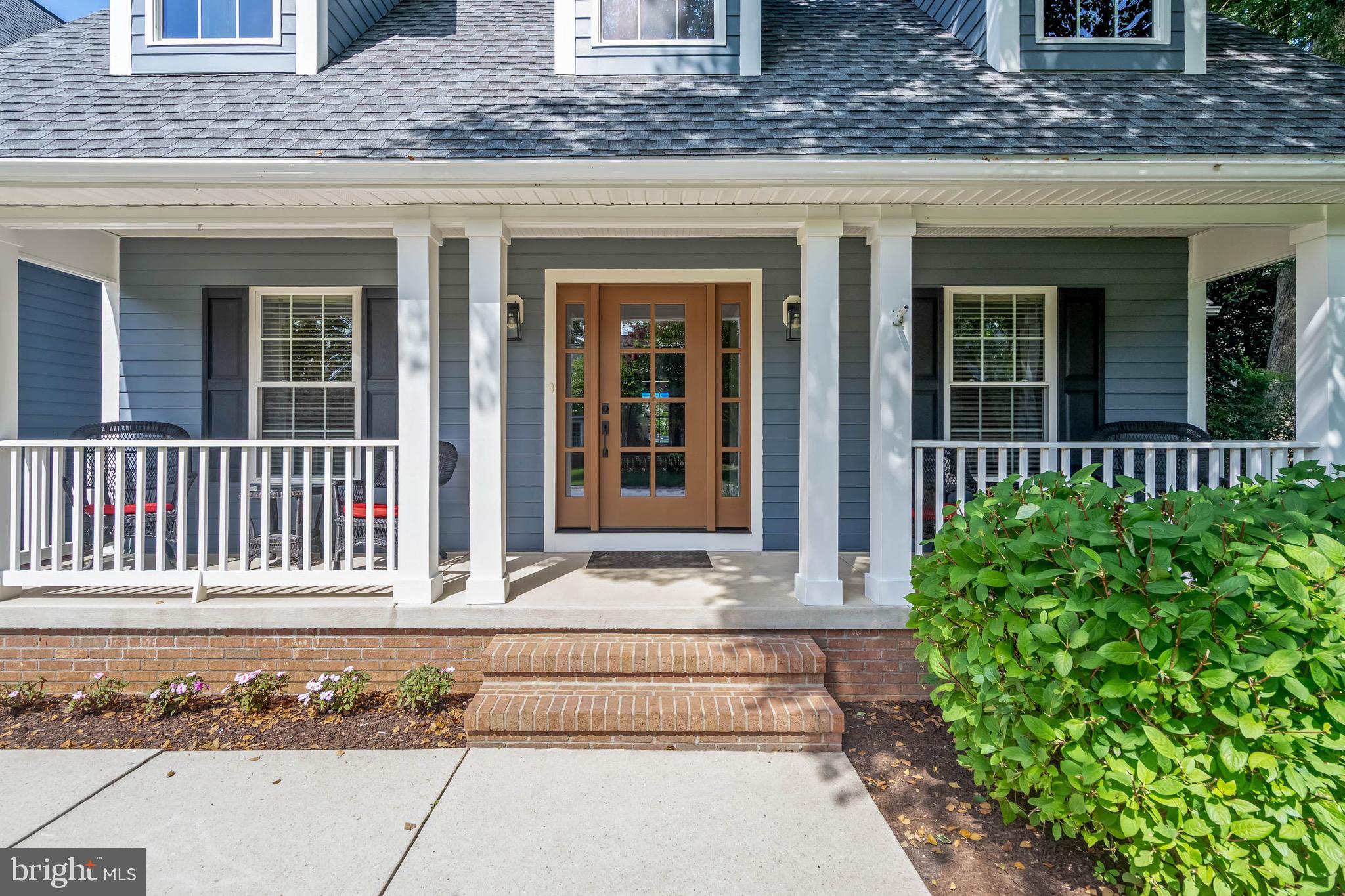 6 THOMPSON COURT