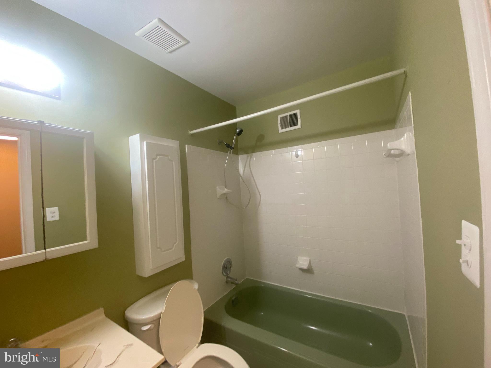 BURKE STATION SQUARE - Residential Lease