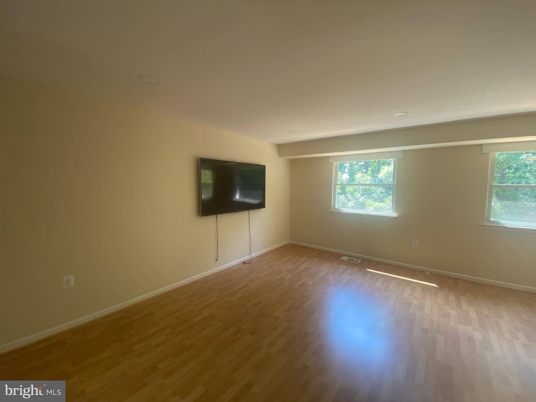 BURKE STATION SQUARE - Residential Lease