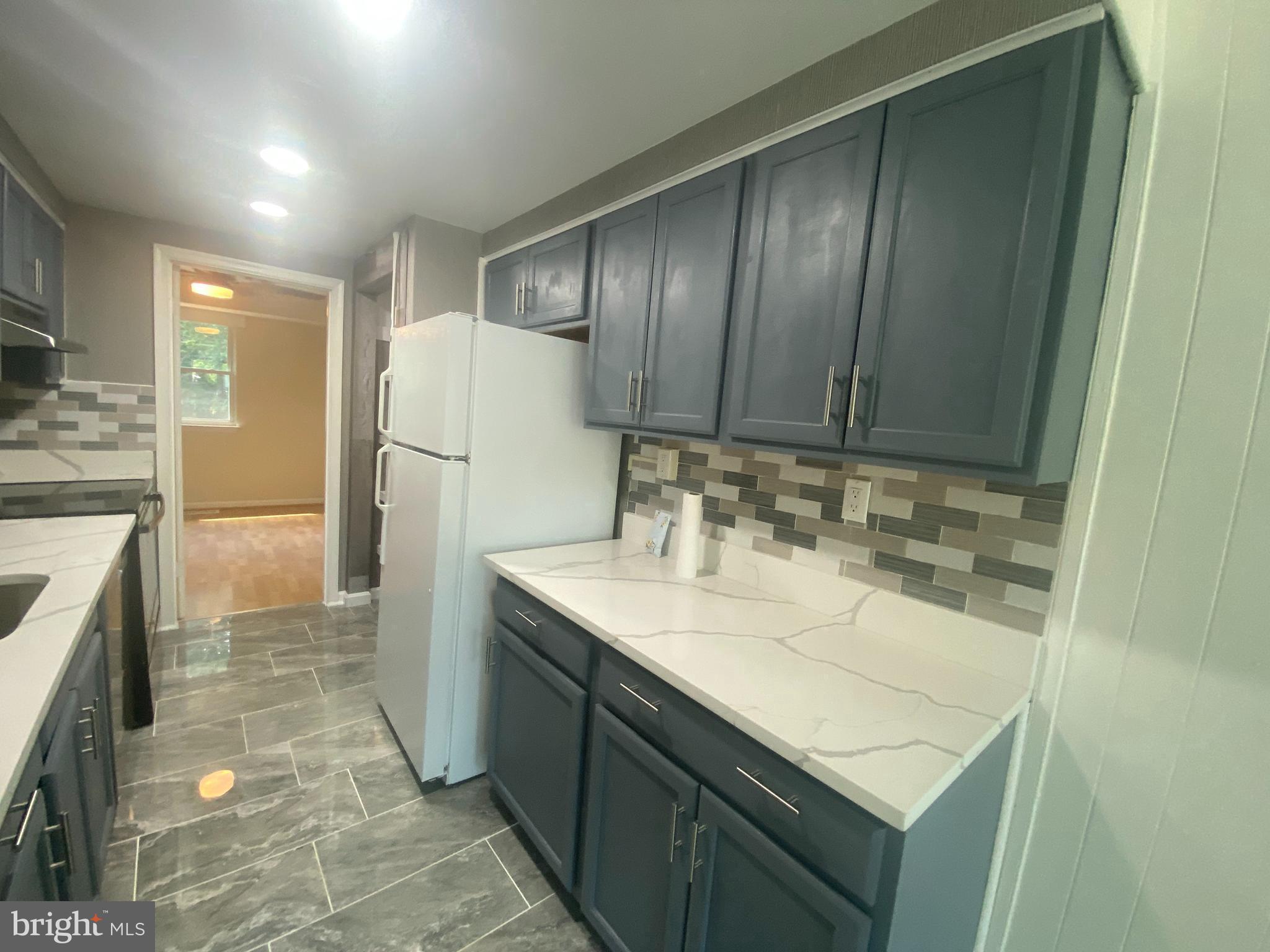 BURKE STATION SQUARE - Residential Lease