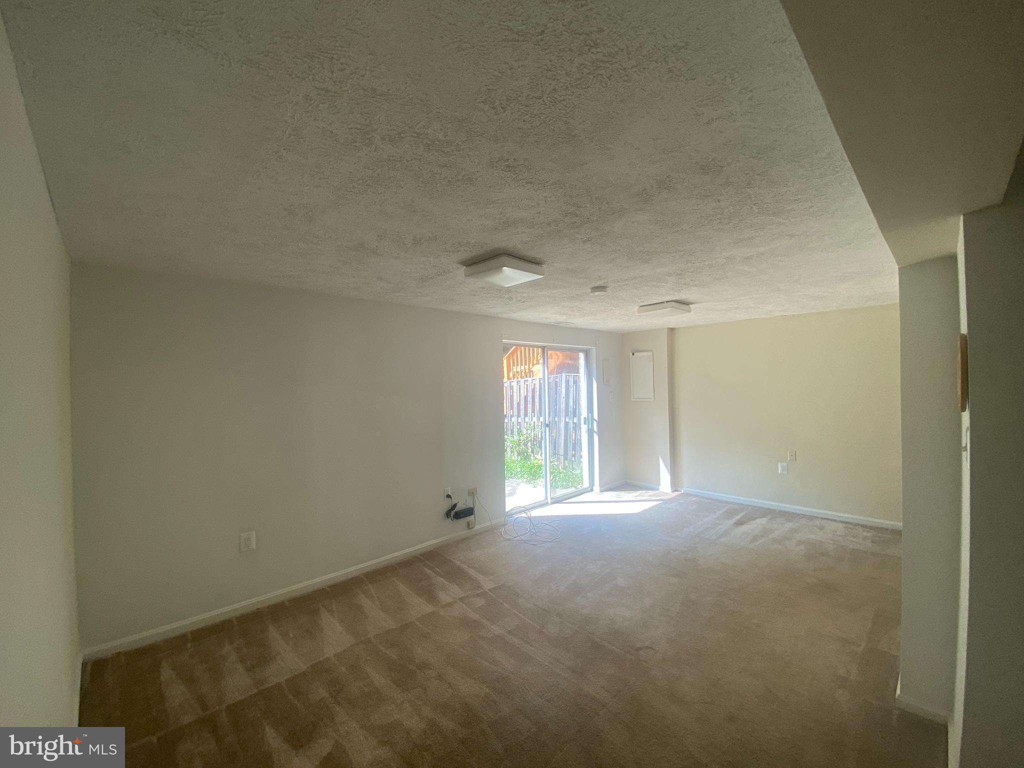 BURKE STATION SQUARE - Residential Lease