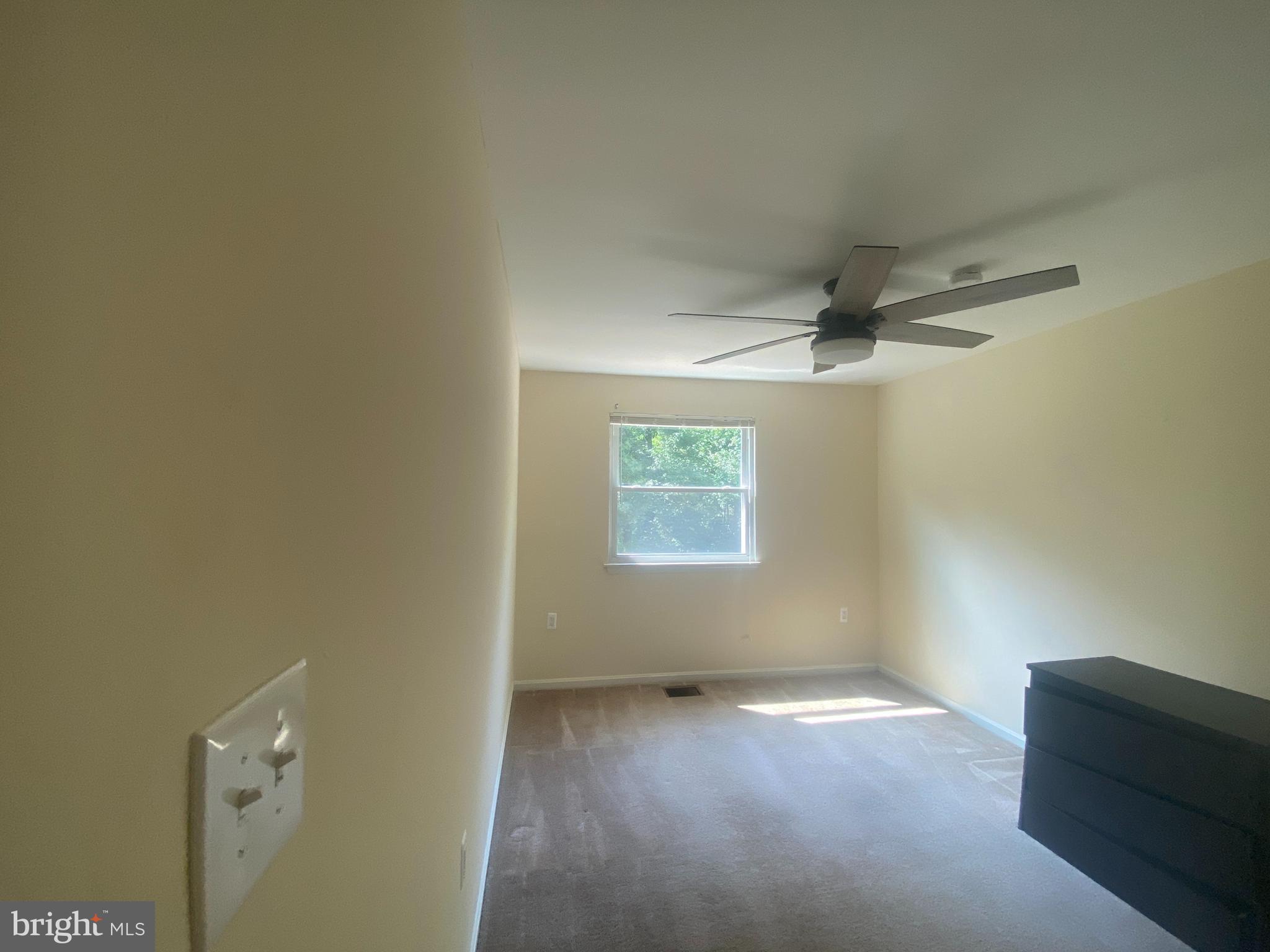 BURKE STATION SQUARE - Residential Lease