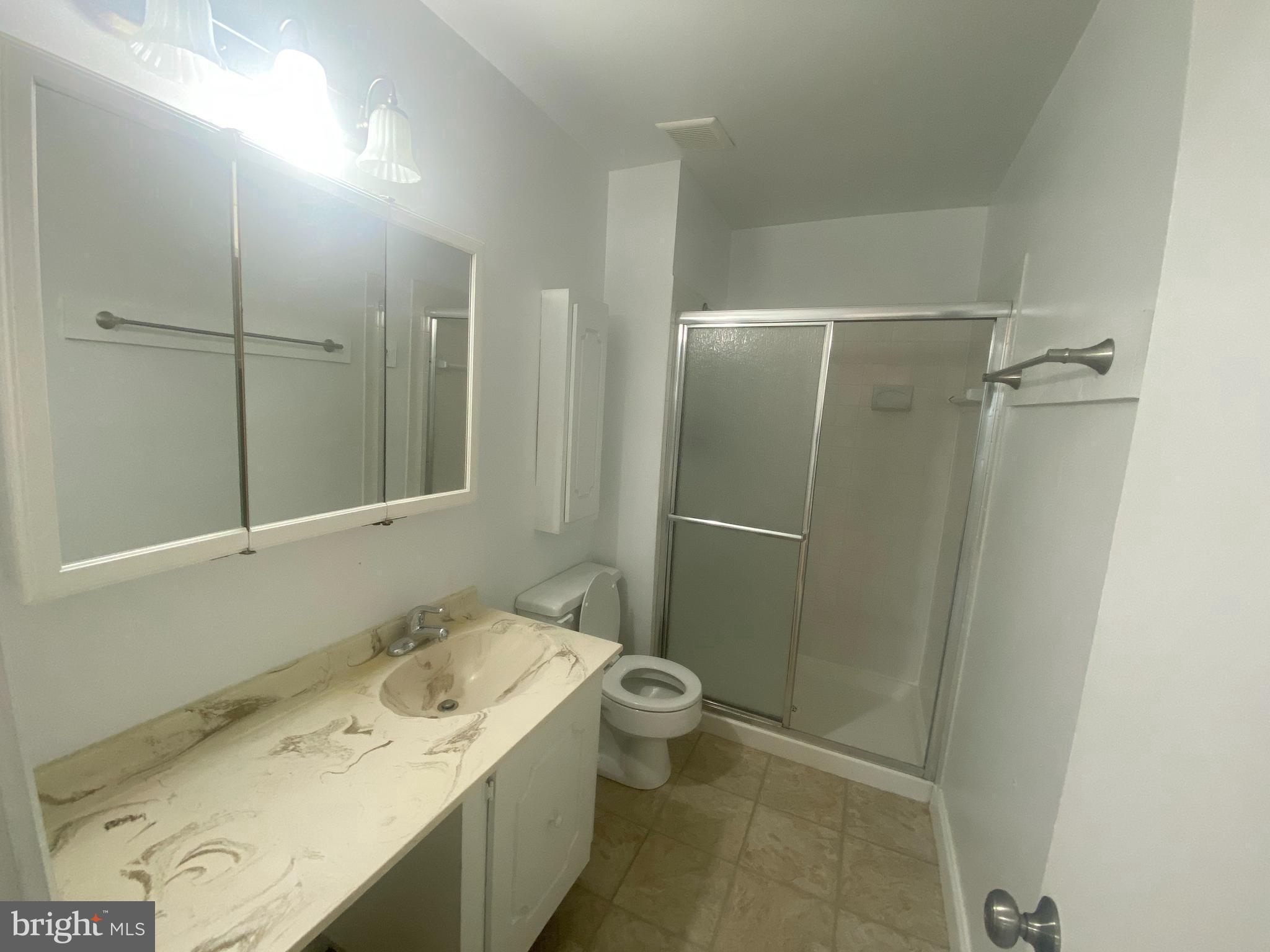 BURKE STATION SQUARE - Residential Lease