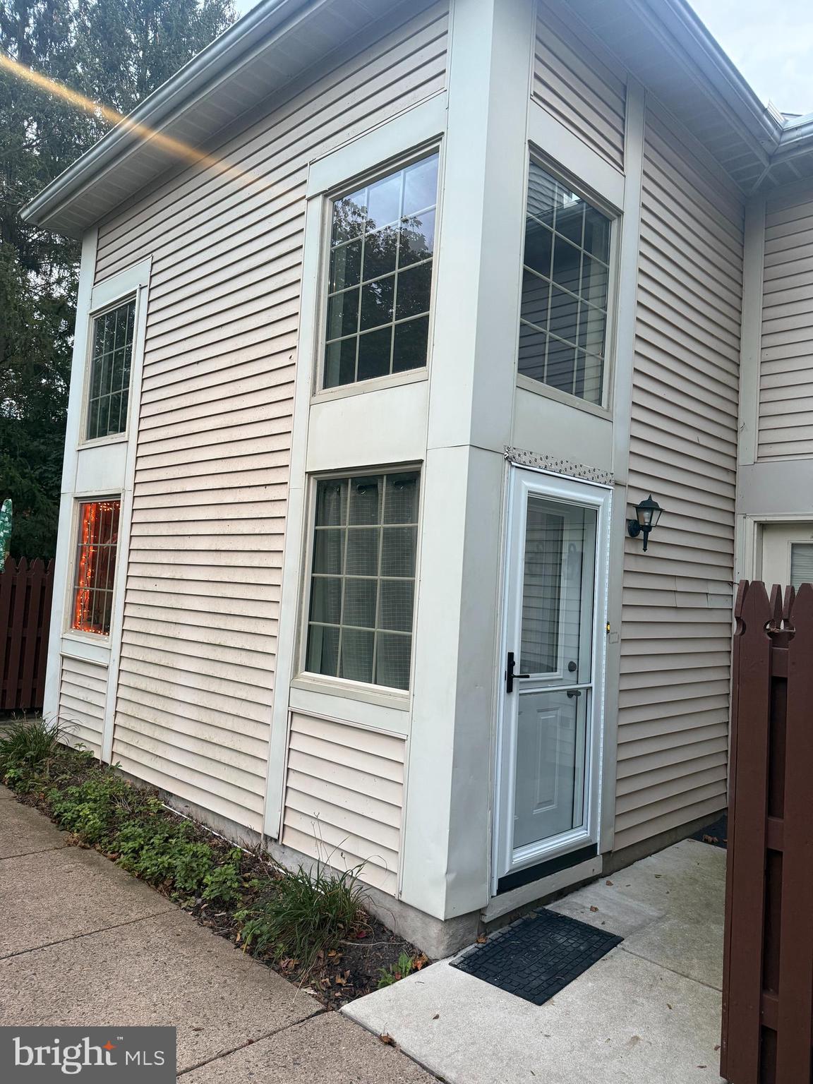 LINDENFIELD - Residential Lease