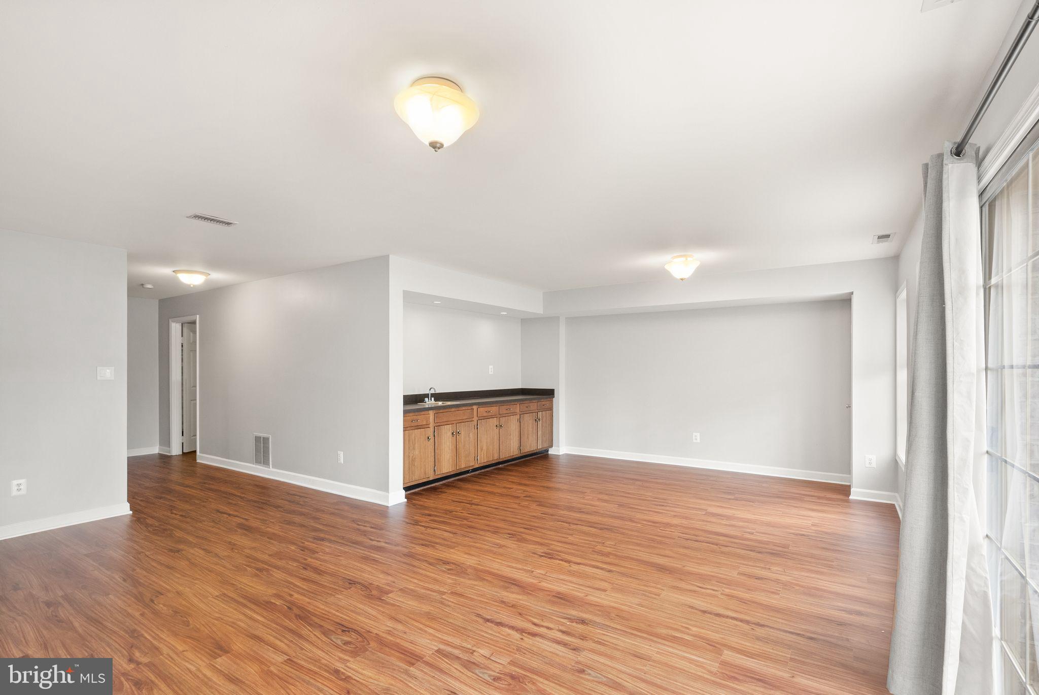 MCLEAN MEWS - Residential Lease