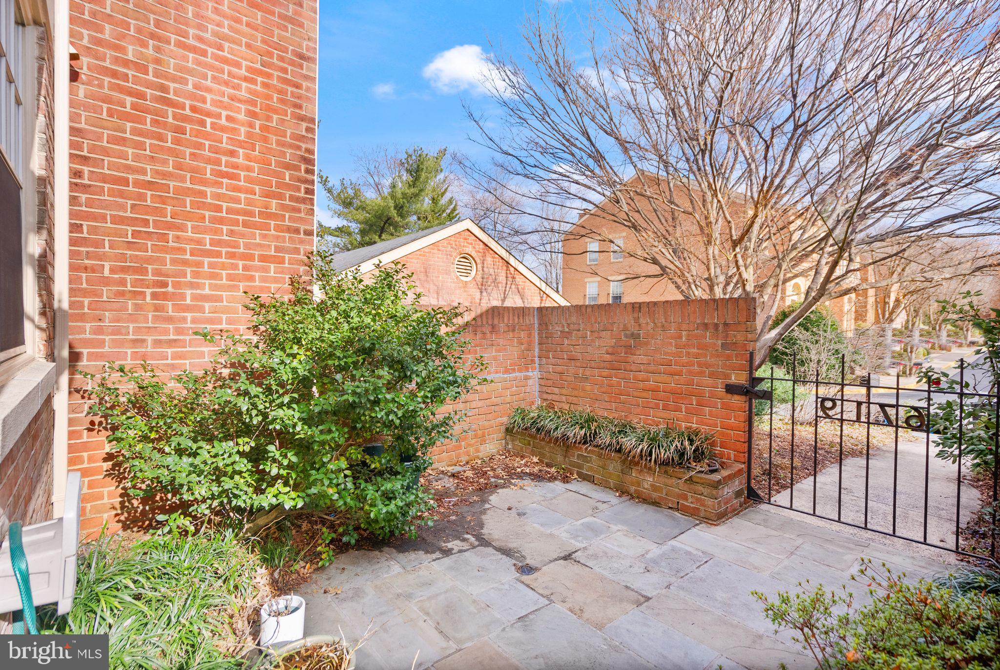 MCLEAN MEWS - Residential Lease