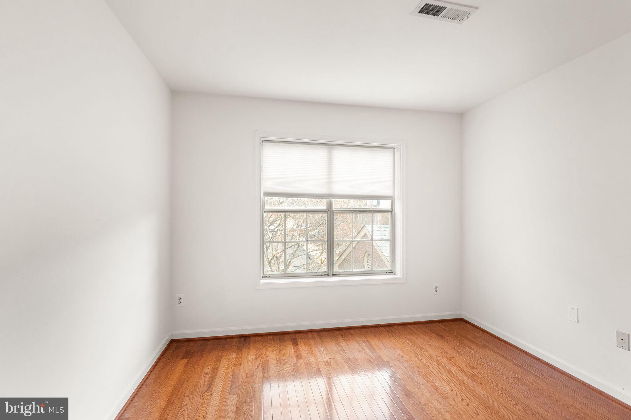 MCLEAN MEWS - Residential Lease