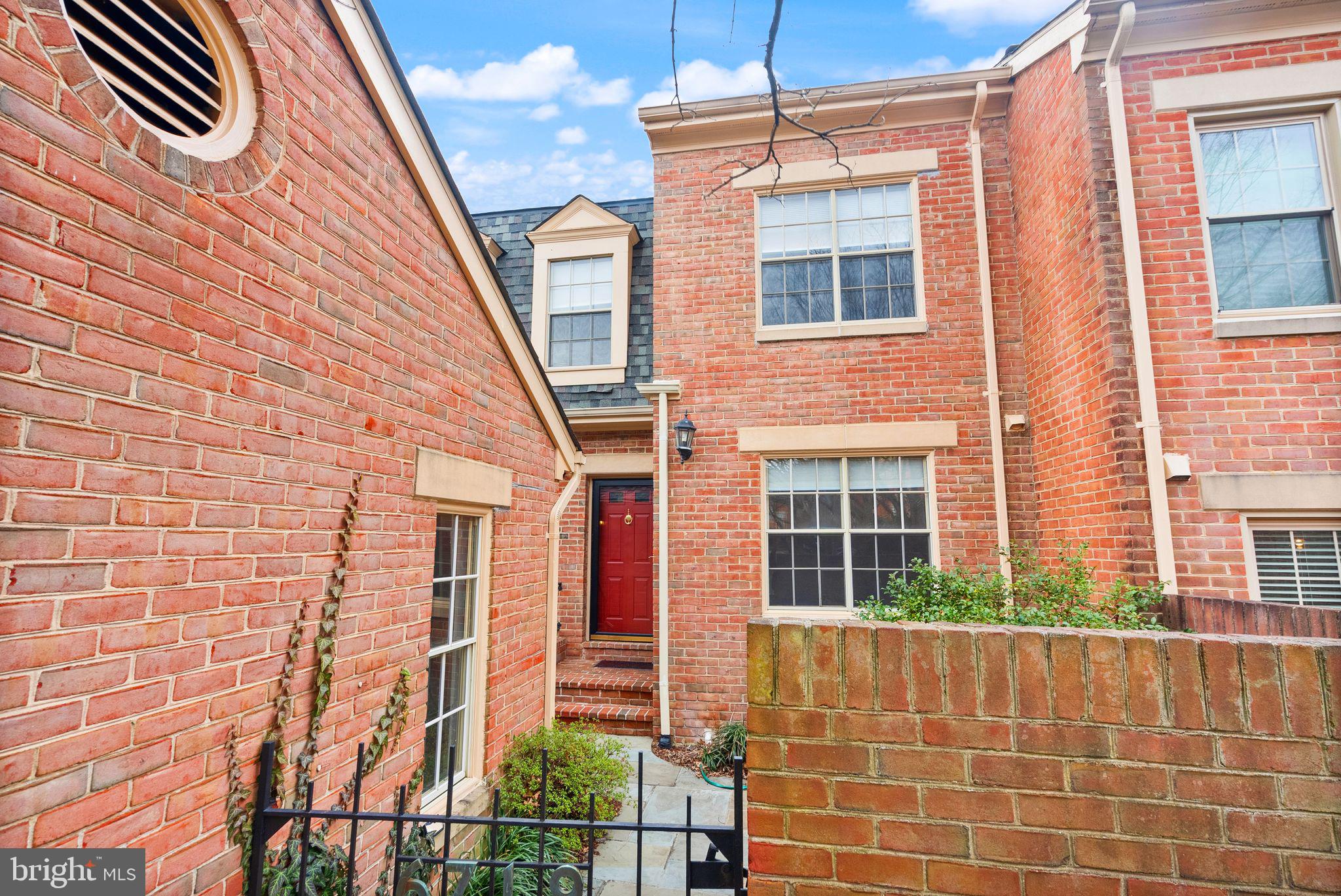 MCLEAN MEWS - Residential Lease